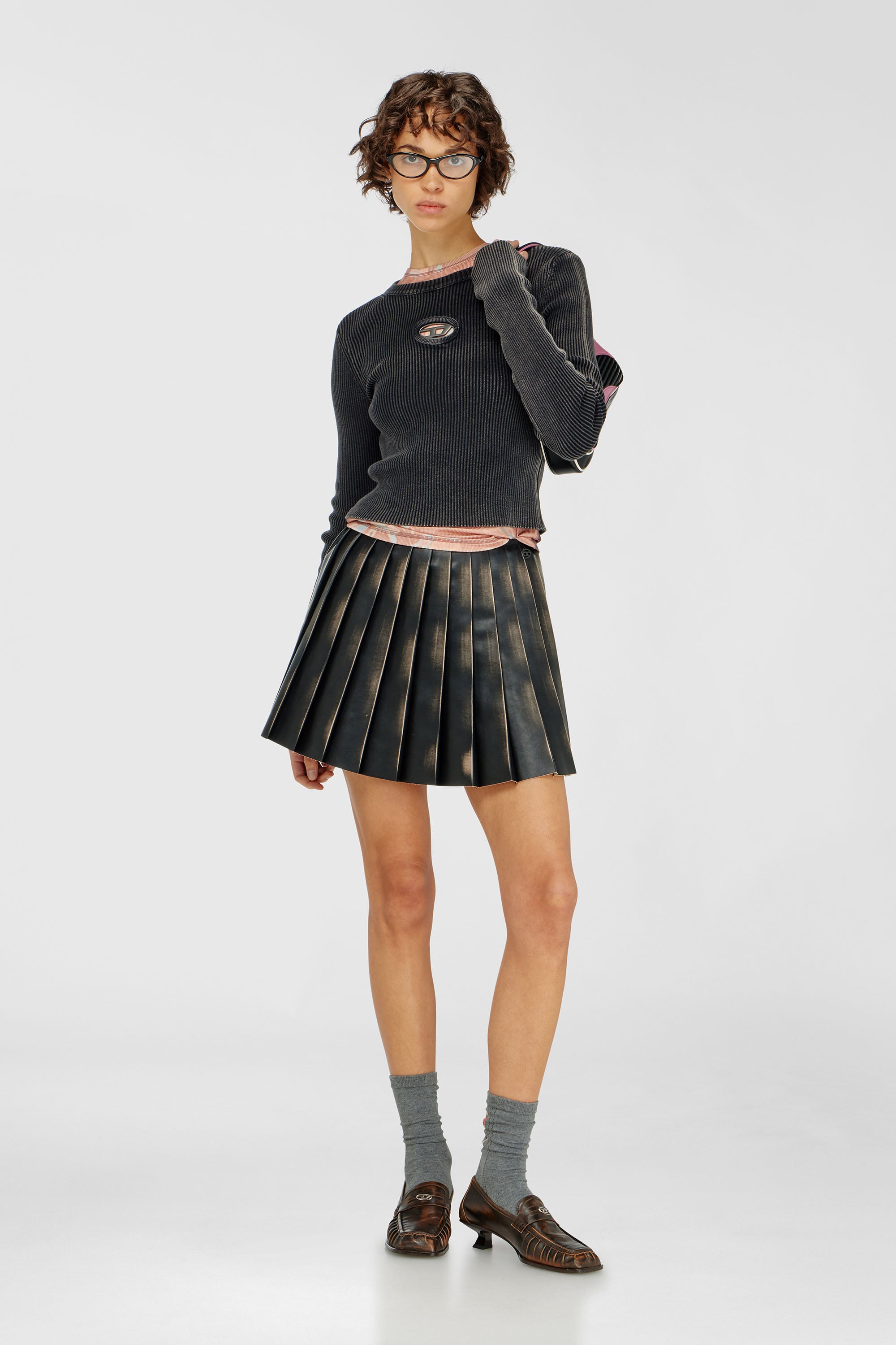 Diesel - M-ANCHOR-A, Pull crop avec logo cut-out Femme in Noir - 2