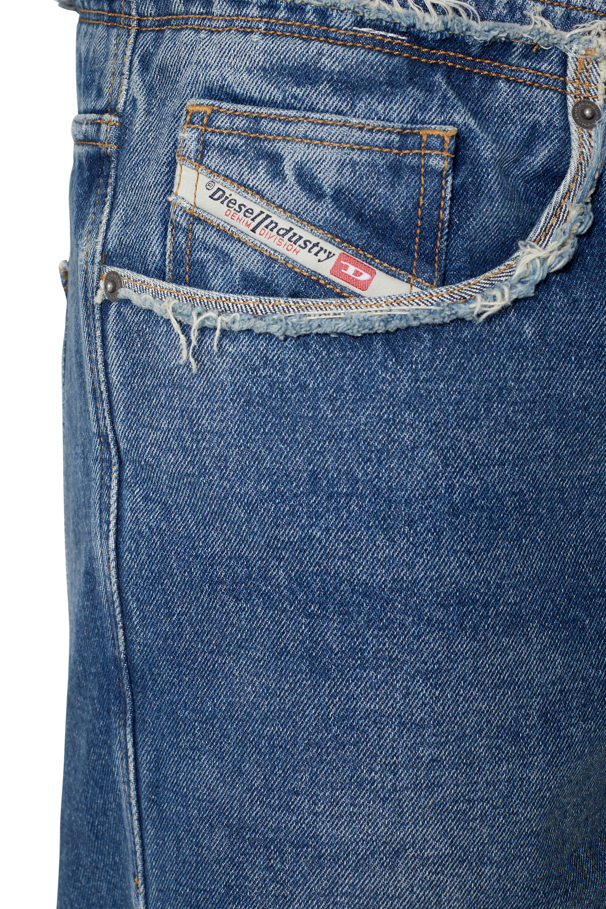 Diesel - D-Sert 007F2 Straight Jeans, Blu medio - Image 4