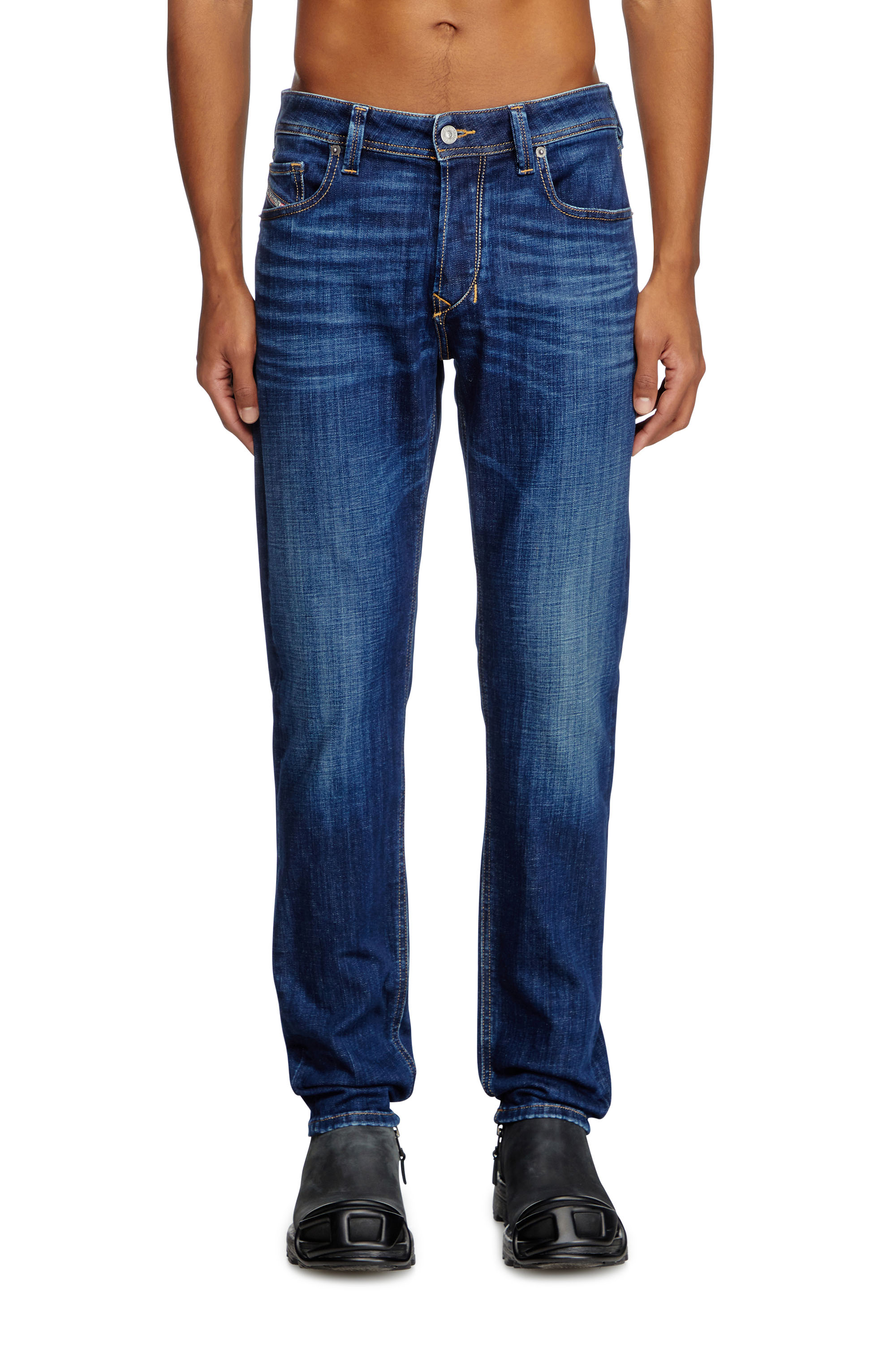 Diesel - Regular Jeans 1986 Larkee-Beex 09L62 Uomo, Blu Scuro - Image 1