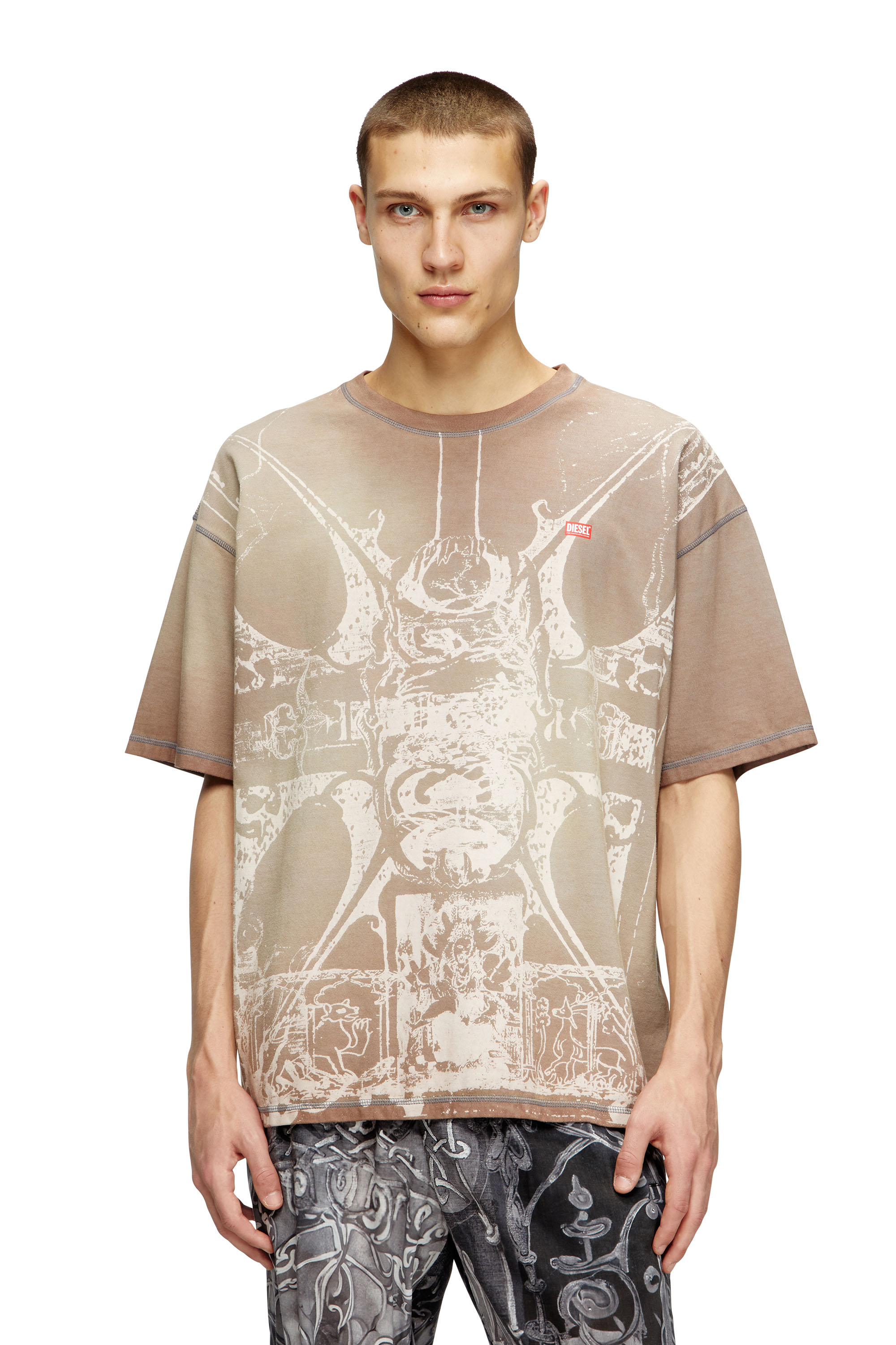 Diesel - T-BOXT-T13, Herren T-Shirt mit tonalem mittelalterlichem Print in Hellbraun - 1