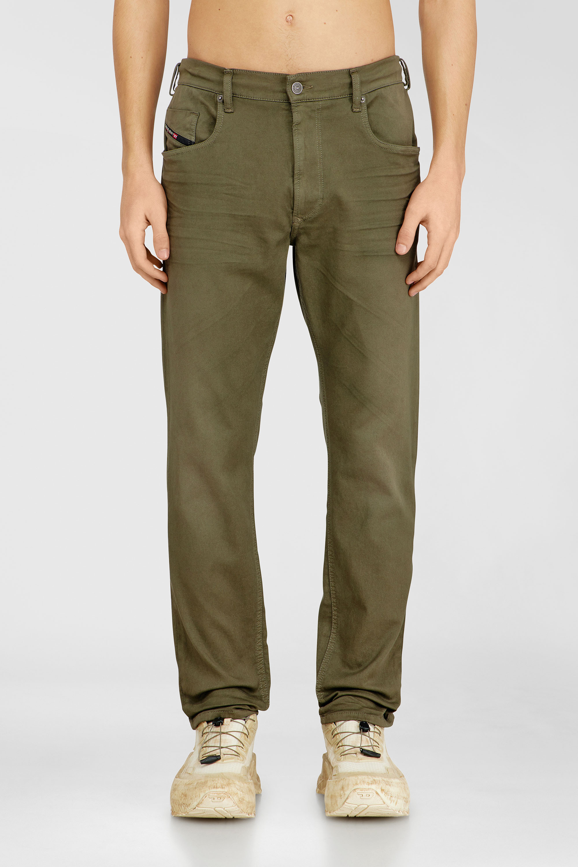 Diesel - Regular 2032 D-Krooley-BW Joggjeans&reg; 0670M Uomo, Verde Militare - Image 1