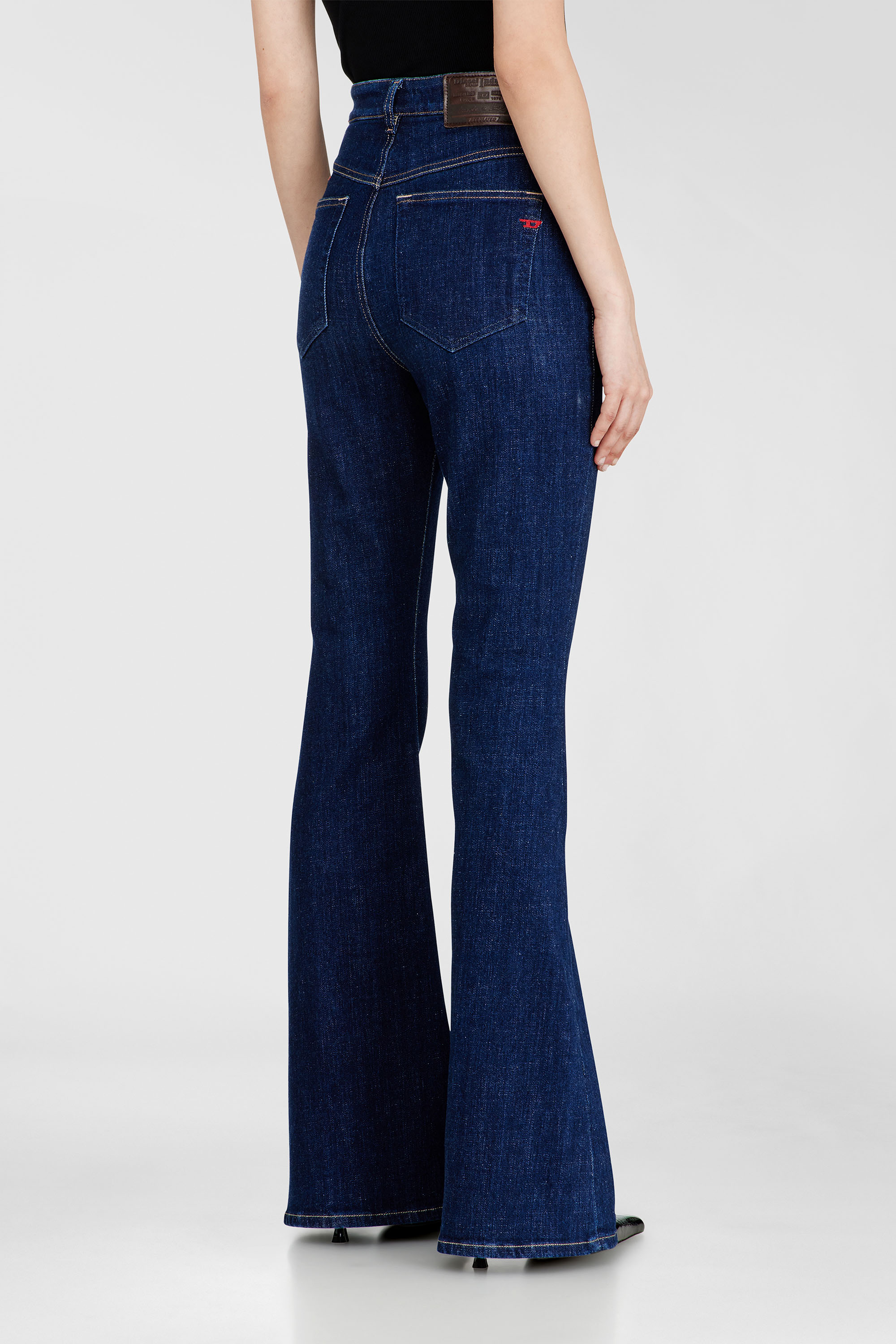 Diesel - Bootcut Jeans 1973 D-Partt 09Q03 Donna, Blu Scuro - Image 5