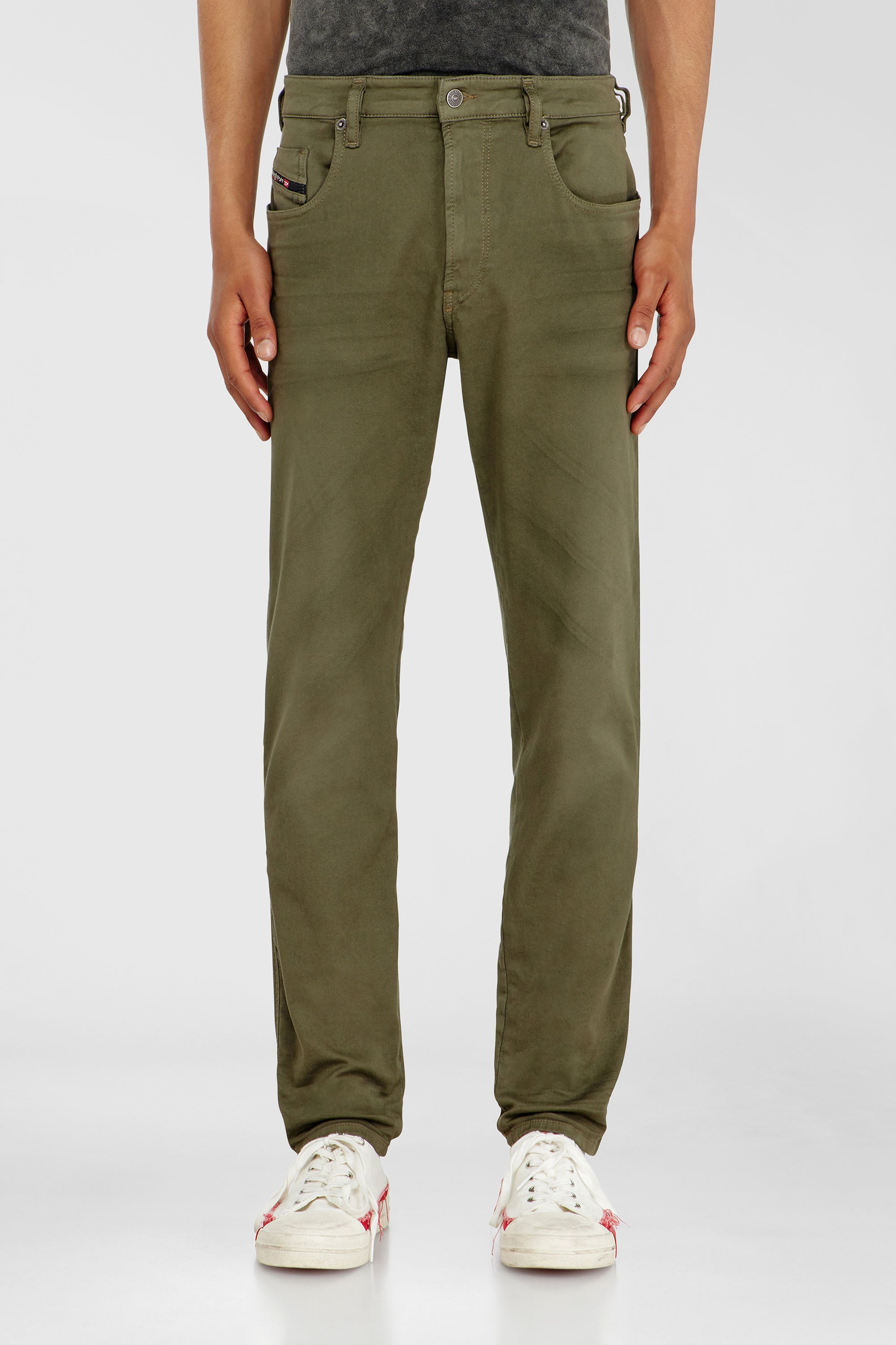 Diesel - Slim 2062 D-Strukt Joggjeans&reg; 0670M Uomo, Verde Militare - Image 2