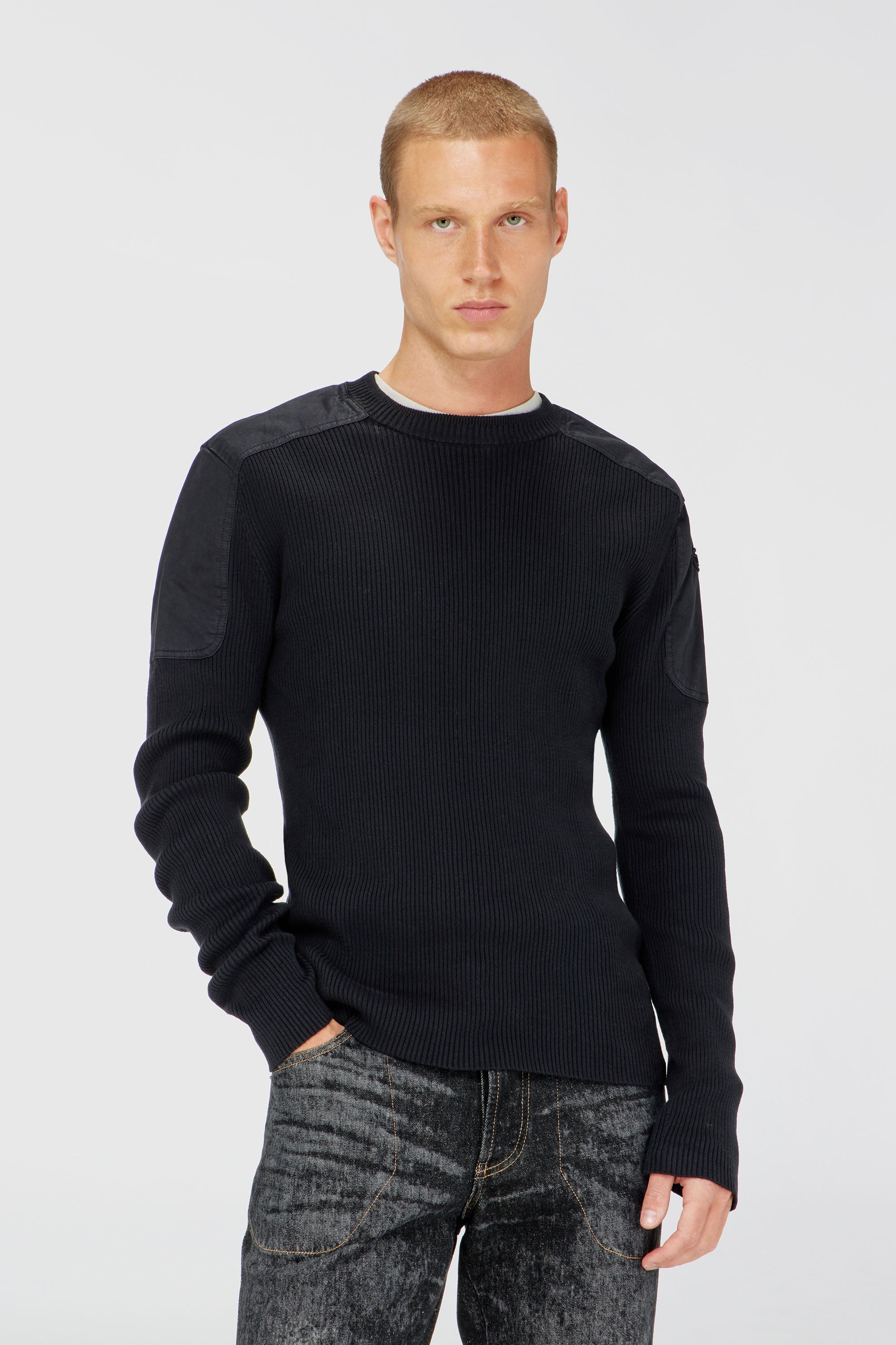 Diesel - K-MARTIN, Pull c&ocirc;tel&eacute; avec empi&egrave;cements aux &eacute;paules Homme in Noir - 1