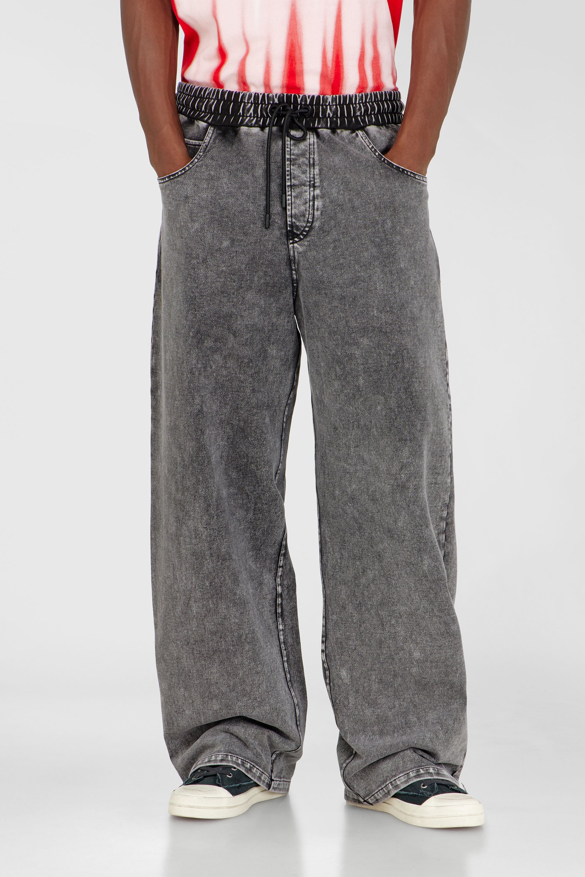 Diesel - P-STUK, Pantaloni da tuta effetto denim Uomo in Grigio - 1