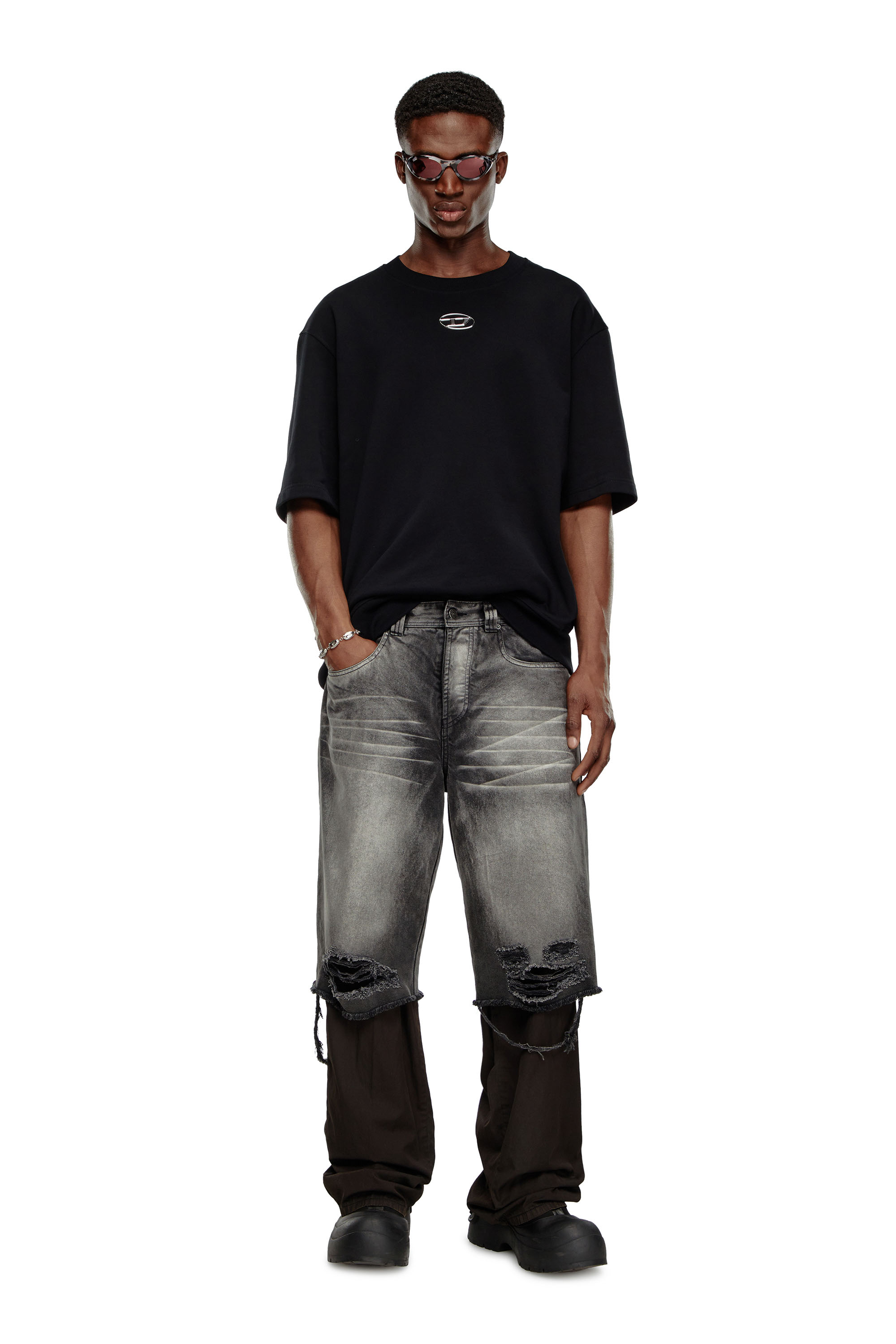 Diesel - S-COOLING-L1, Sweat-shirt &agrave; manches courtes avec logo m&eacute;tallis&eacute; Homme in Noir - 2