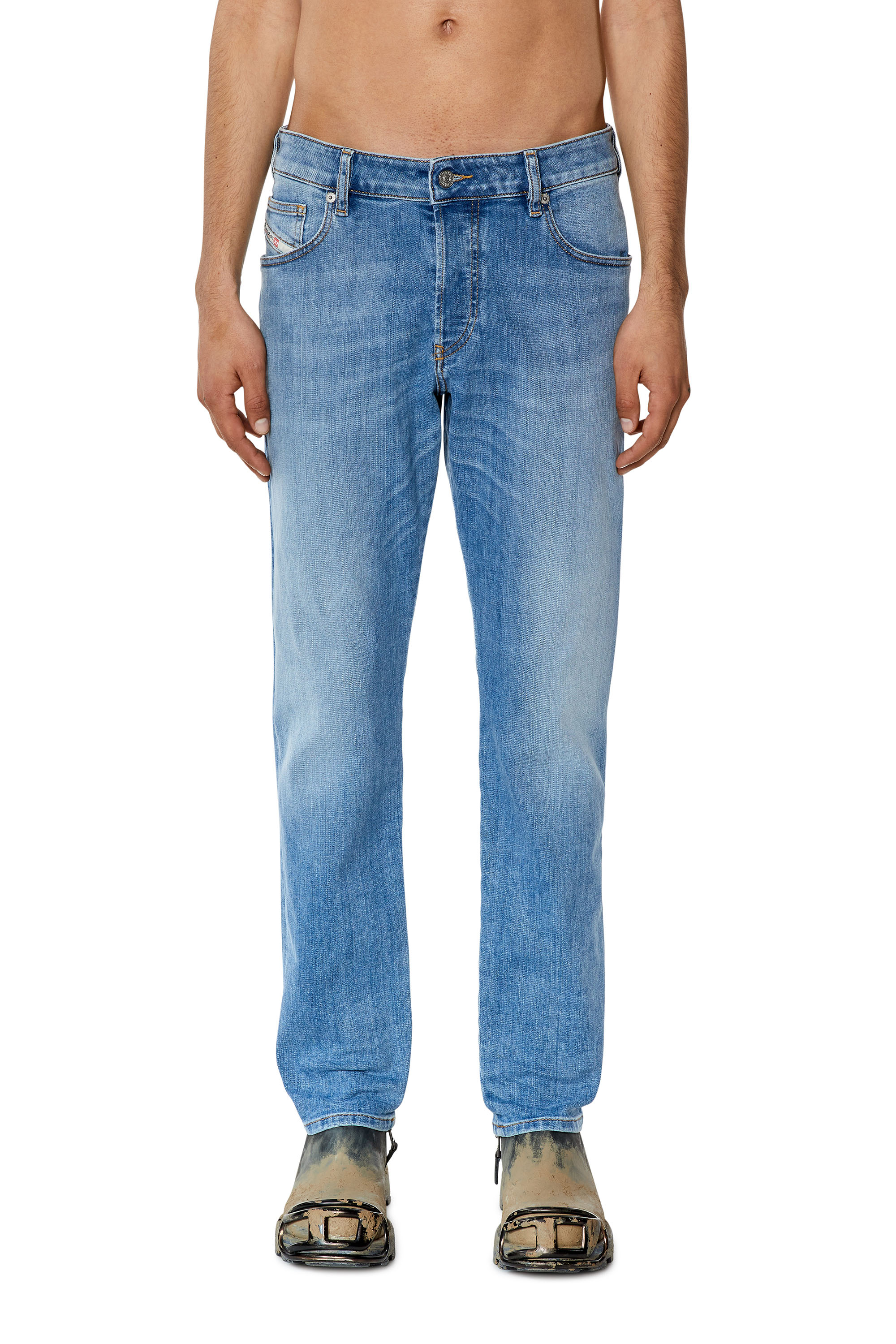 Diesel - Tapered Jeans D-Yennox 09F77, Bleu Clair - Image 2