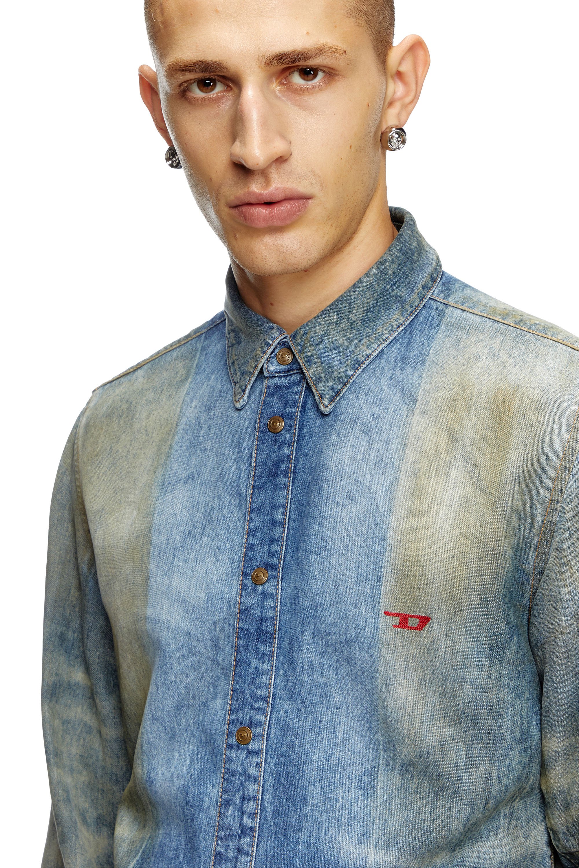 Diesel - D-FITTY-FSF, Chemise en denim avec plis solarisés Homme in Bleu - 5