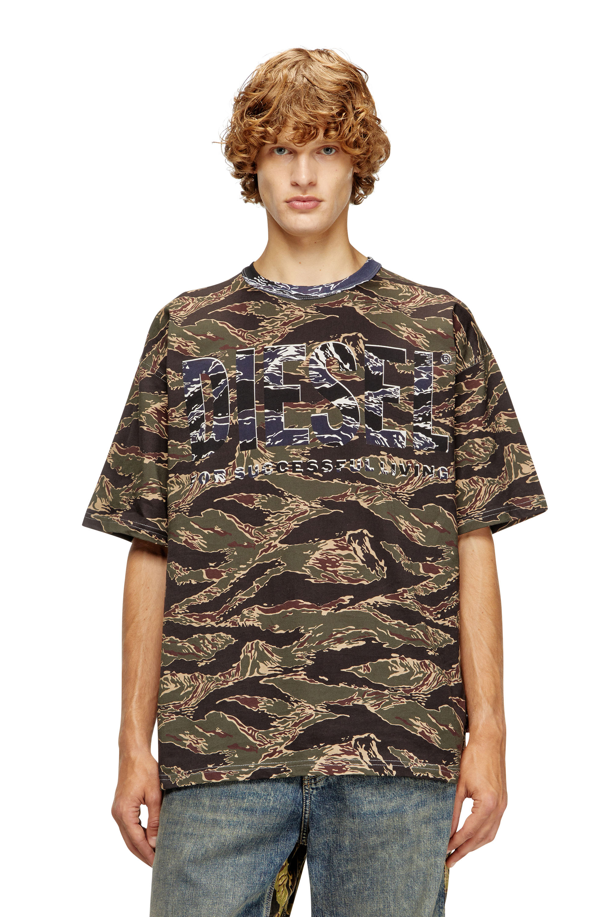 Diesel - T-BOXT-T22, T-shirt con motivo e logo camouflage Uomo in Verde - 3