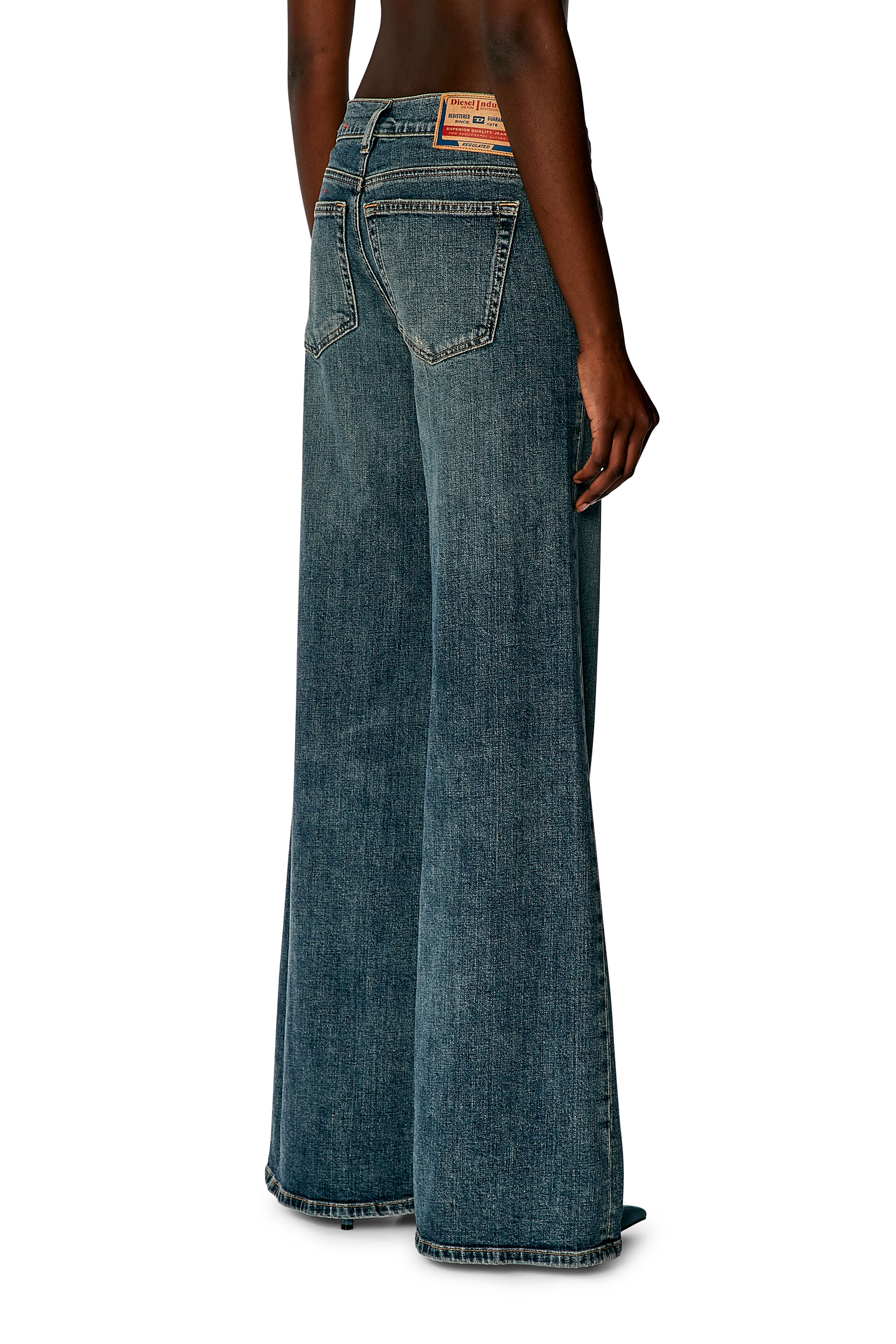 Diesel - Bootcut and Flare Jeans 1978 D-Akemi 0DQAC, Mittelblau - Image 3