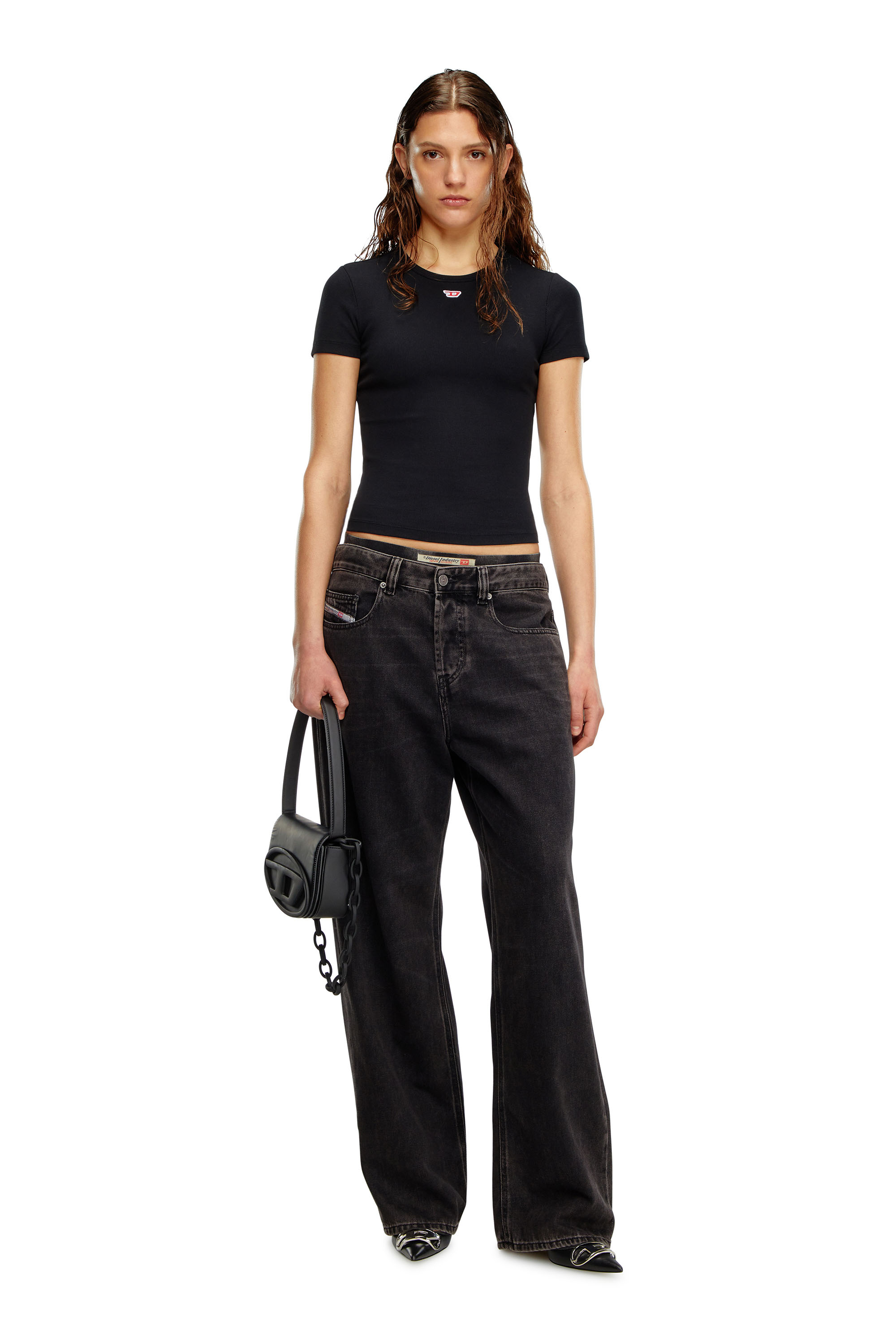 Diesel - T-ELE-LONG-D, T-shirt con patch logo D Donna in Nero - 1