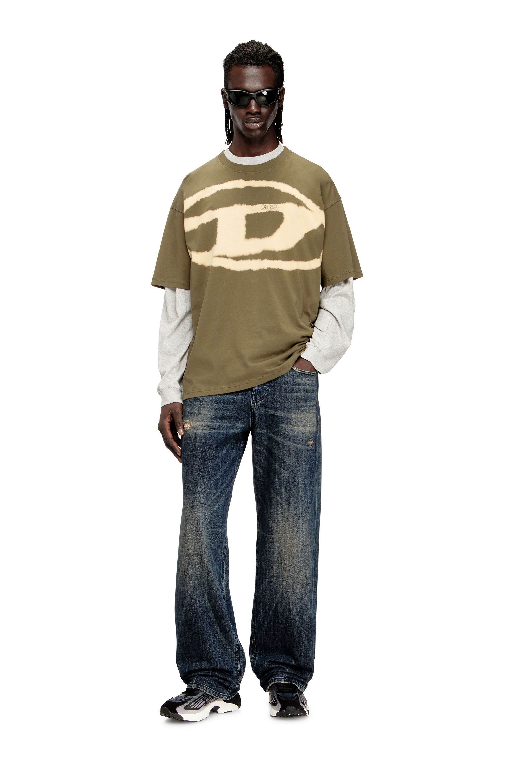 Diesel - T-BOXT-BLEACH, Herren T-Shirt mit gebleichtem Oval D-Logo in Armeegrün - 1