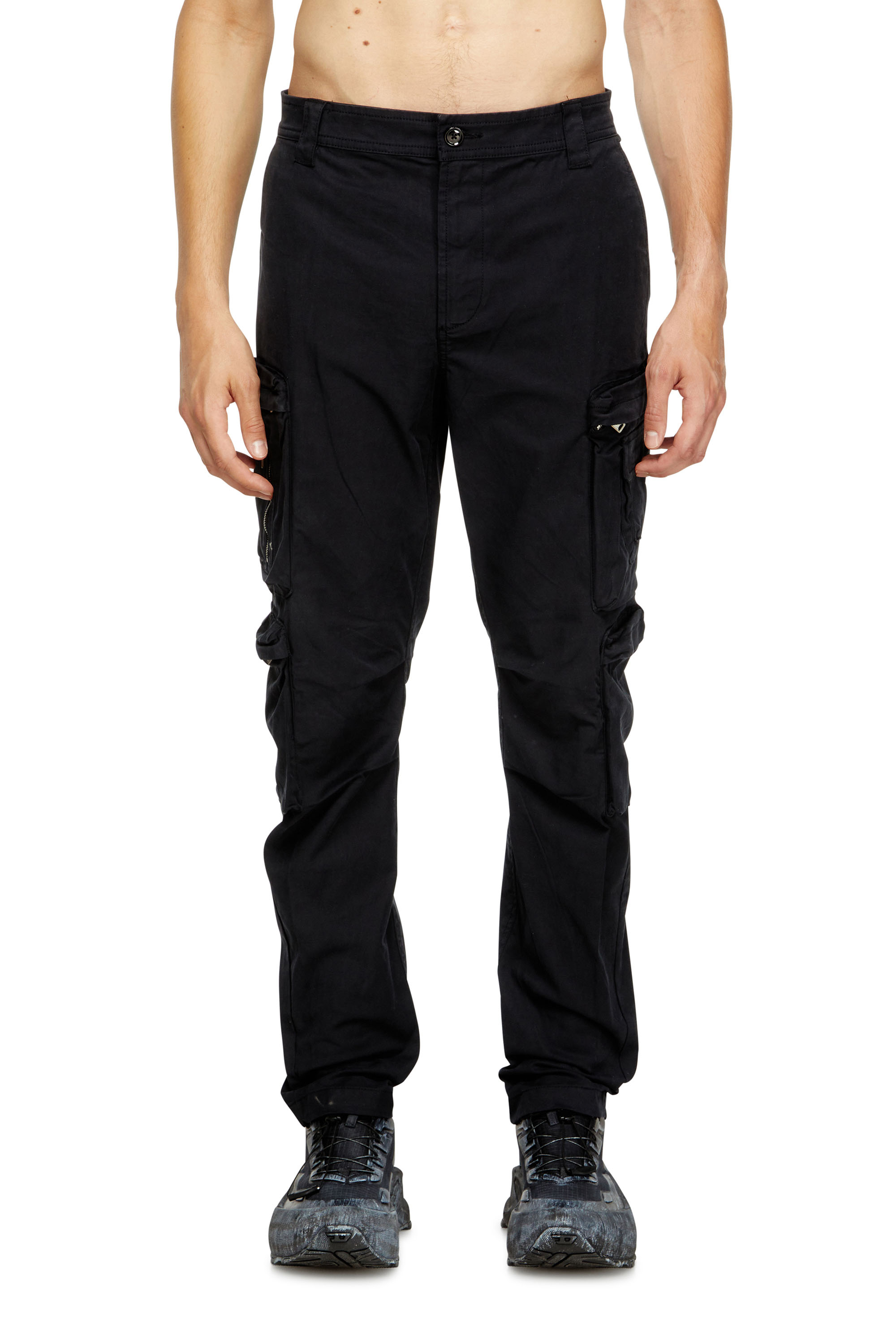 Diesel - P-ARLEM, Pantaloni cargo con tasca zip Uomo in Nero - 3
