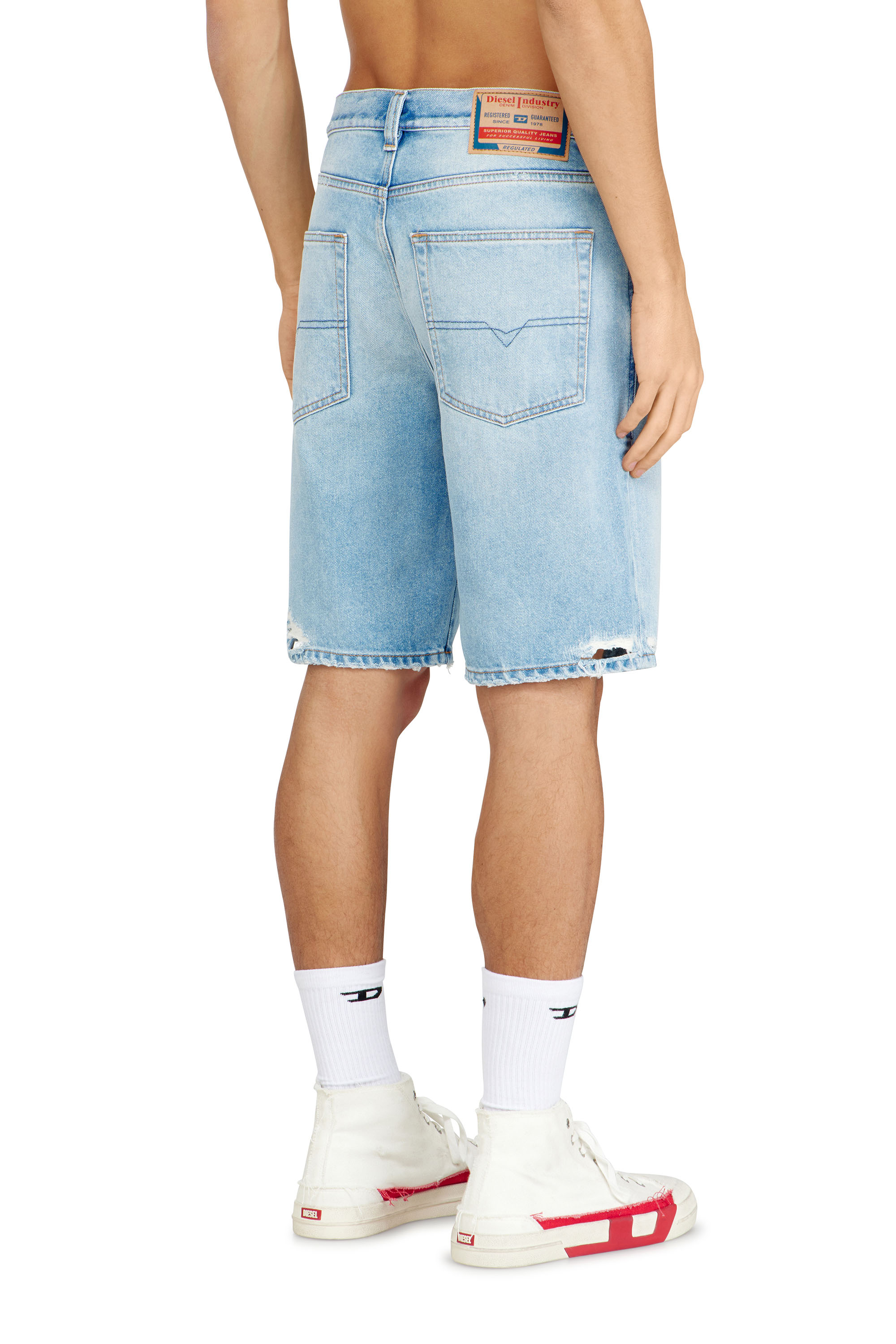 Diesel - REGULAR-SHORT, Herren Shorts aus Destroyed-Denim in Hellblau - 3