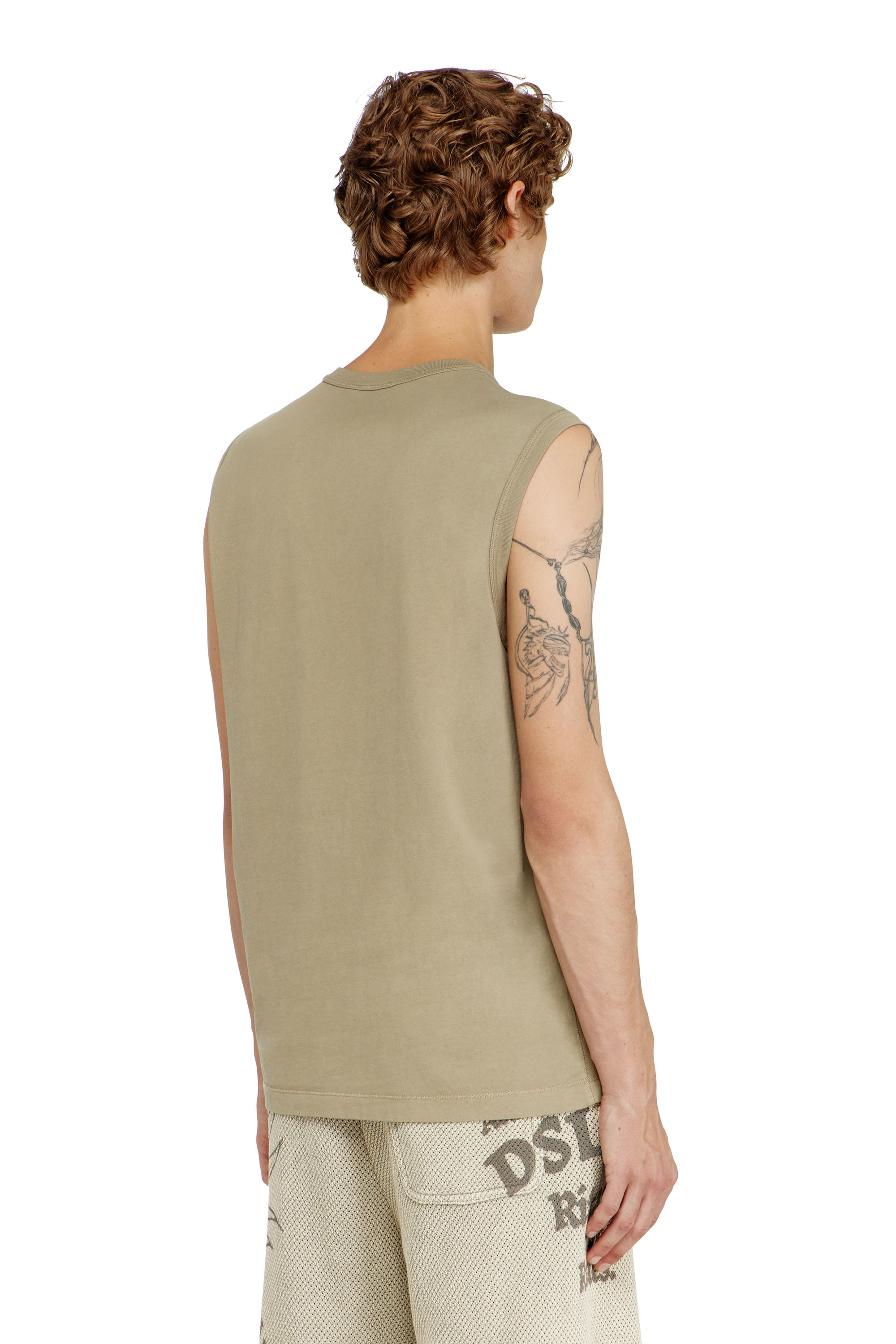 Diesel - T-BISCO-IOD, D&eacute;bardeur en coton avec un Oval D m&eacute;tallis&eacute; Homme in Beige - 4