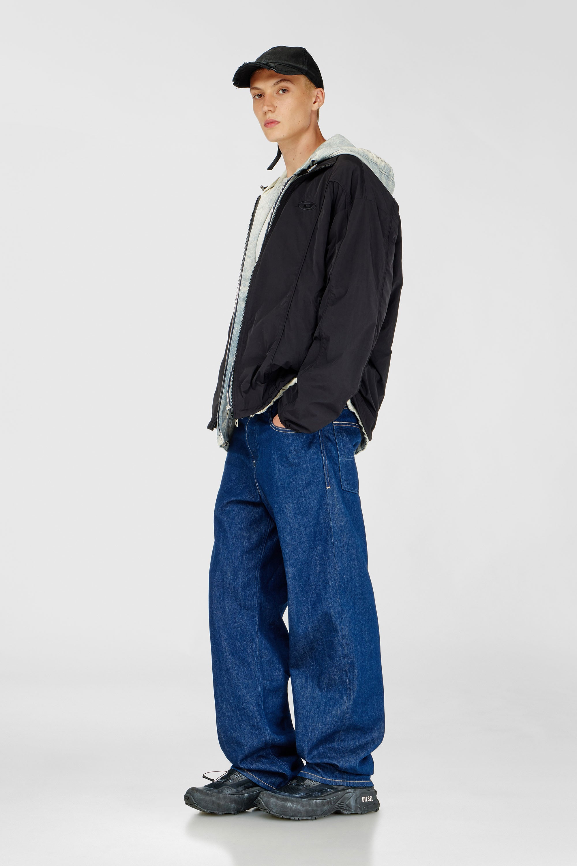 Diesel - J-FIVE-WRD-AKAD, Giacca in nylon crinkle con piping Uomo in Nero - 2
