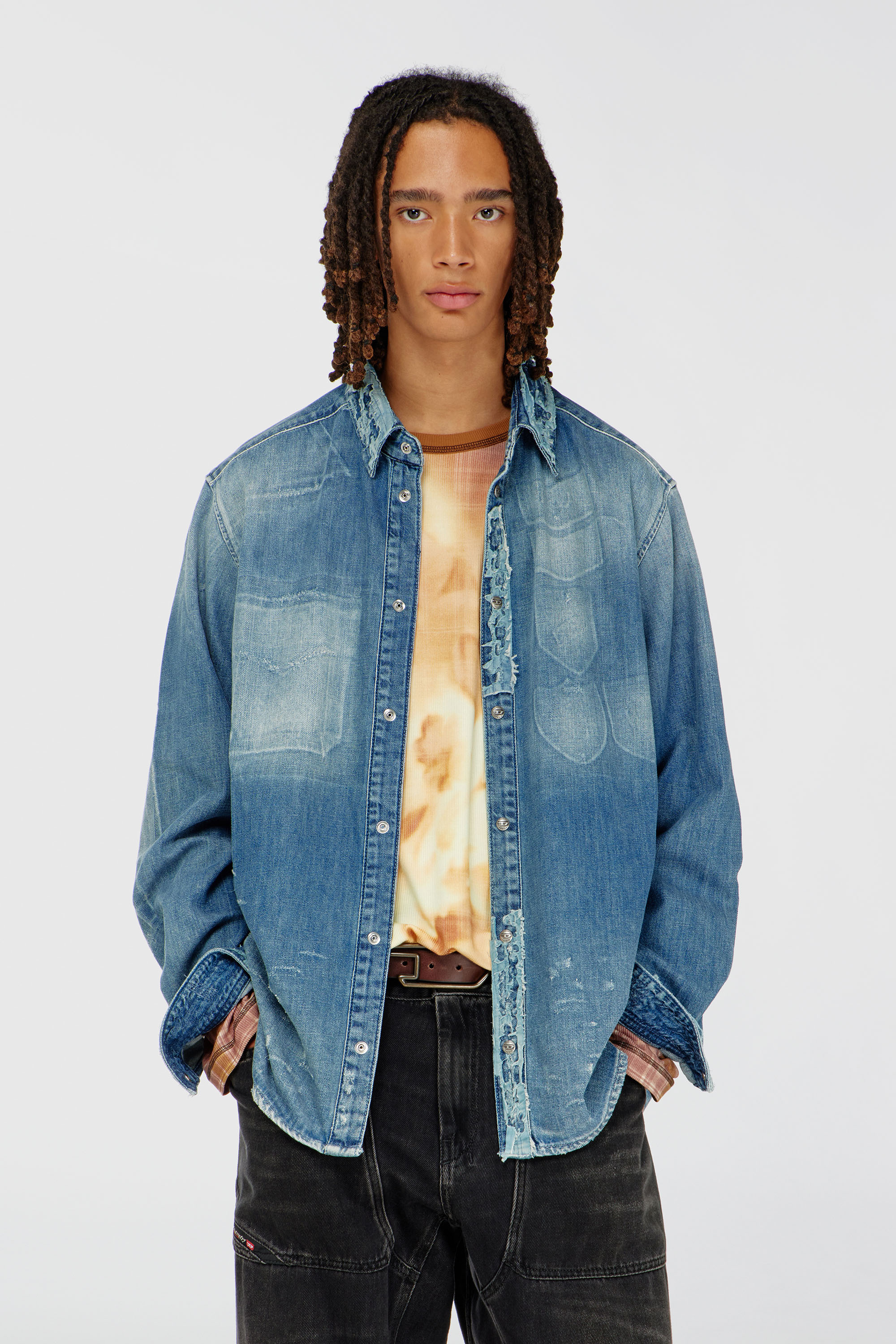 Diesel - D-SIMPLY, Camicia in denim effetto patch distressed Uomo in Blu - 1