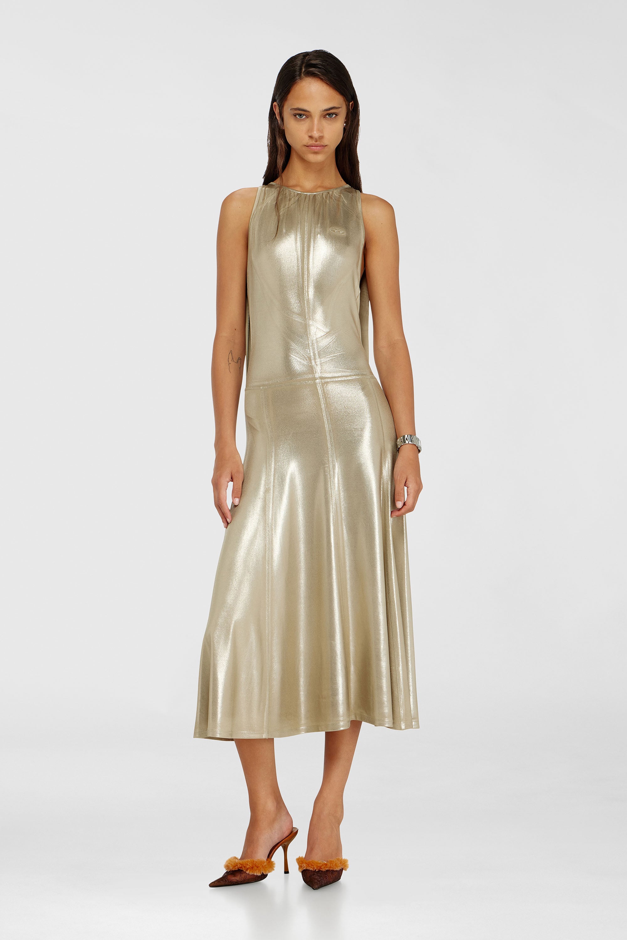 Diesel - D-DYVYNY, Abito midi metallizzato fluido con schiena scoperta Donna in Oro - 1