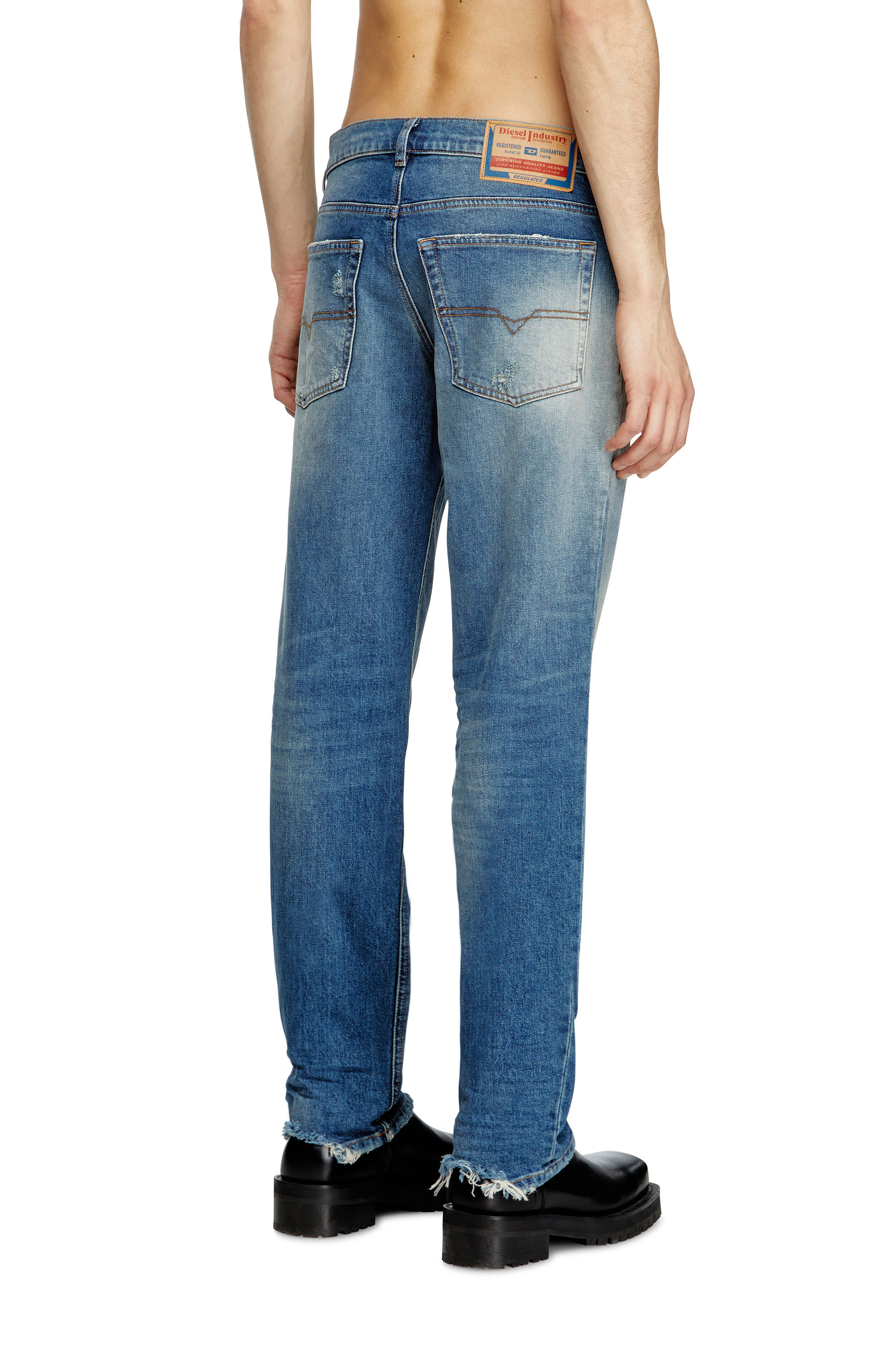 Diesel - Regular Jeans 2023 D-Finitive 0BMBY Uomo, Blu medio - Image 4