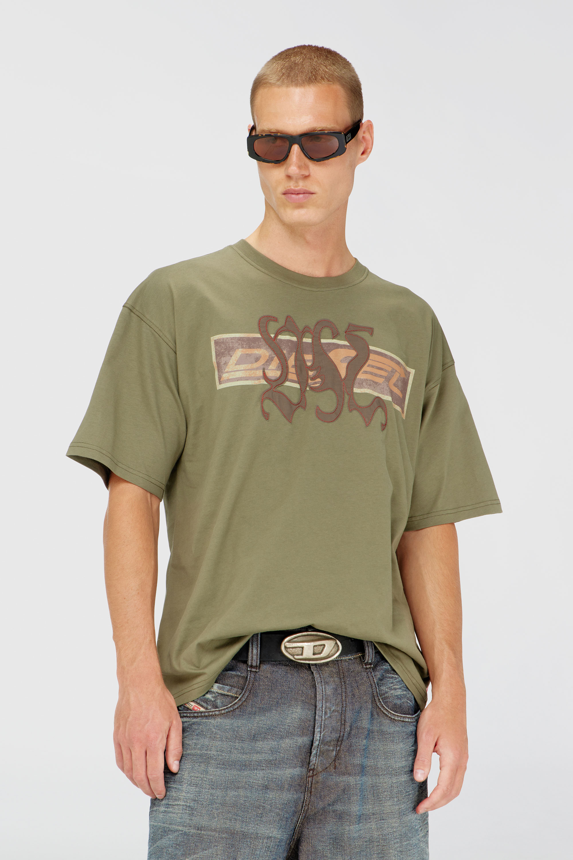 Diesel - T-BOXT-AA17, T-shirt avec imprim&eacute; graphique et patchs Homme in Vert - 1