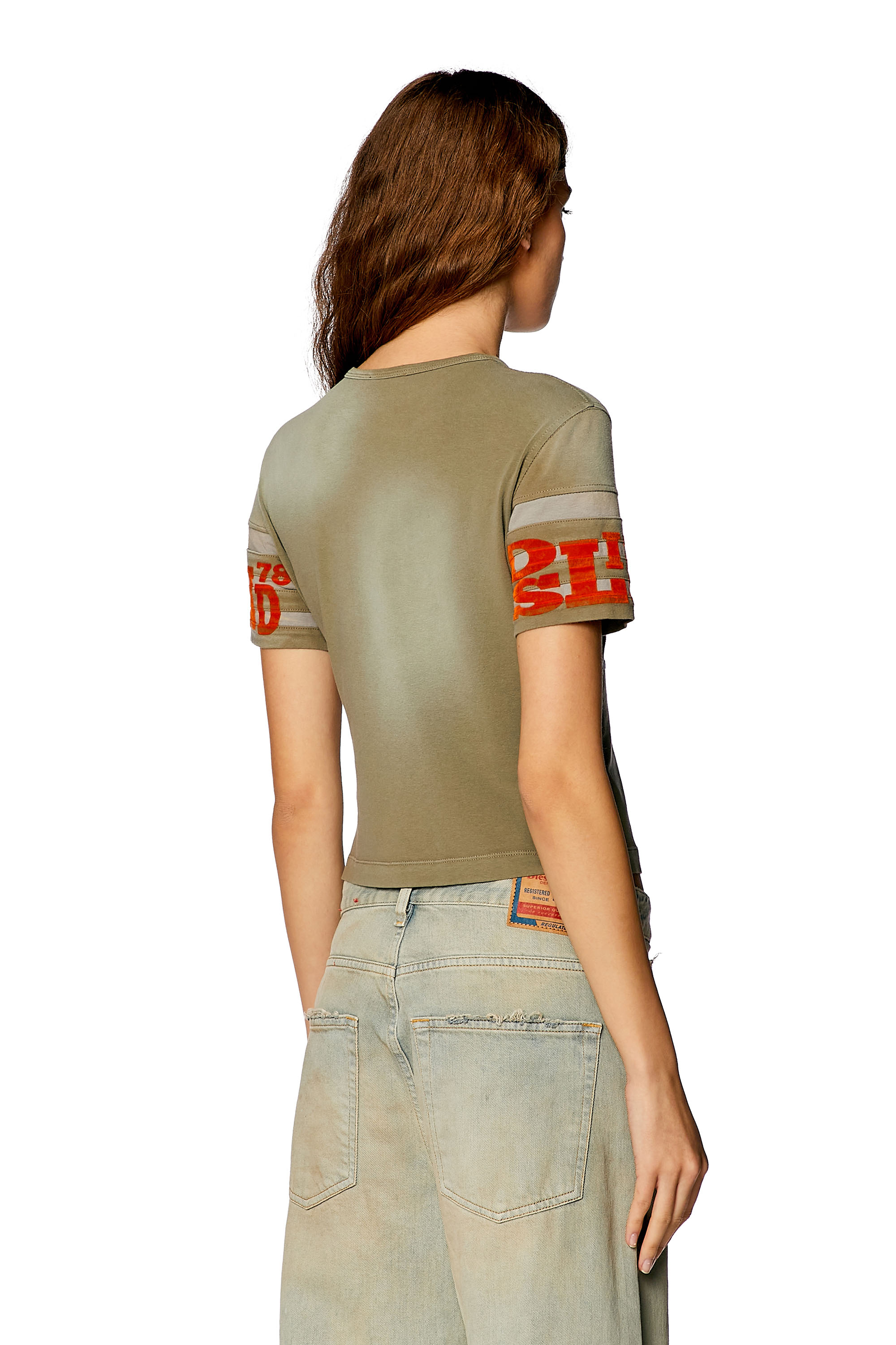 Diesel - T-UNCUSL, Damen T-Shirt aus behandeltem Jersey mit aufgeflockten Prints in Braun - Image 3