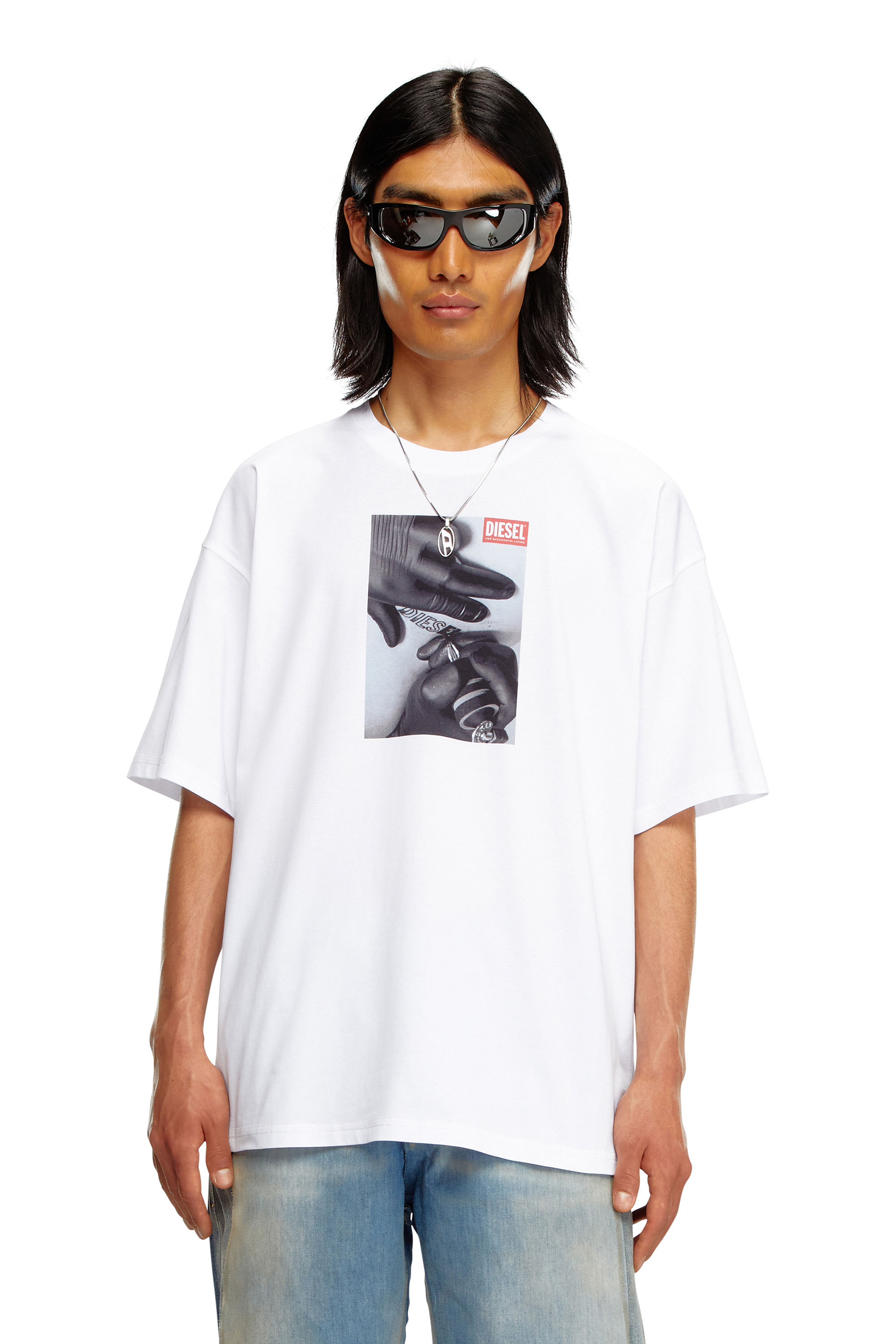 Diesel - T-BOXT-K4, Uomo T-shirt con stampa guanto tattoo in Bianco - Image 1