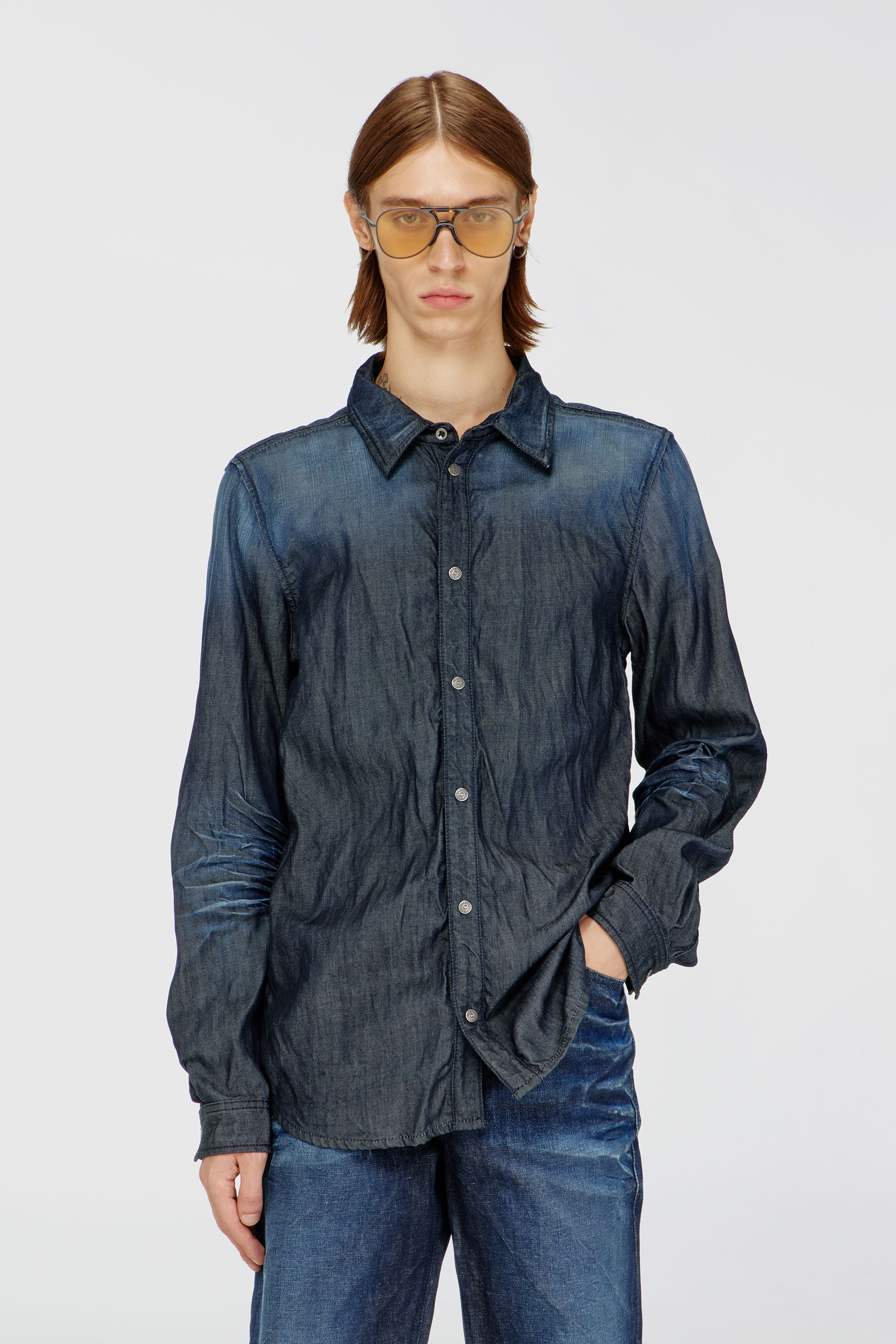 Diesel - D-SYNAR-FSJ1, Chemise en denim froiss&eacute; Homme in Bleu - 3