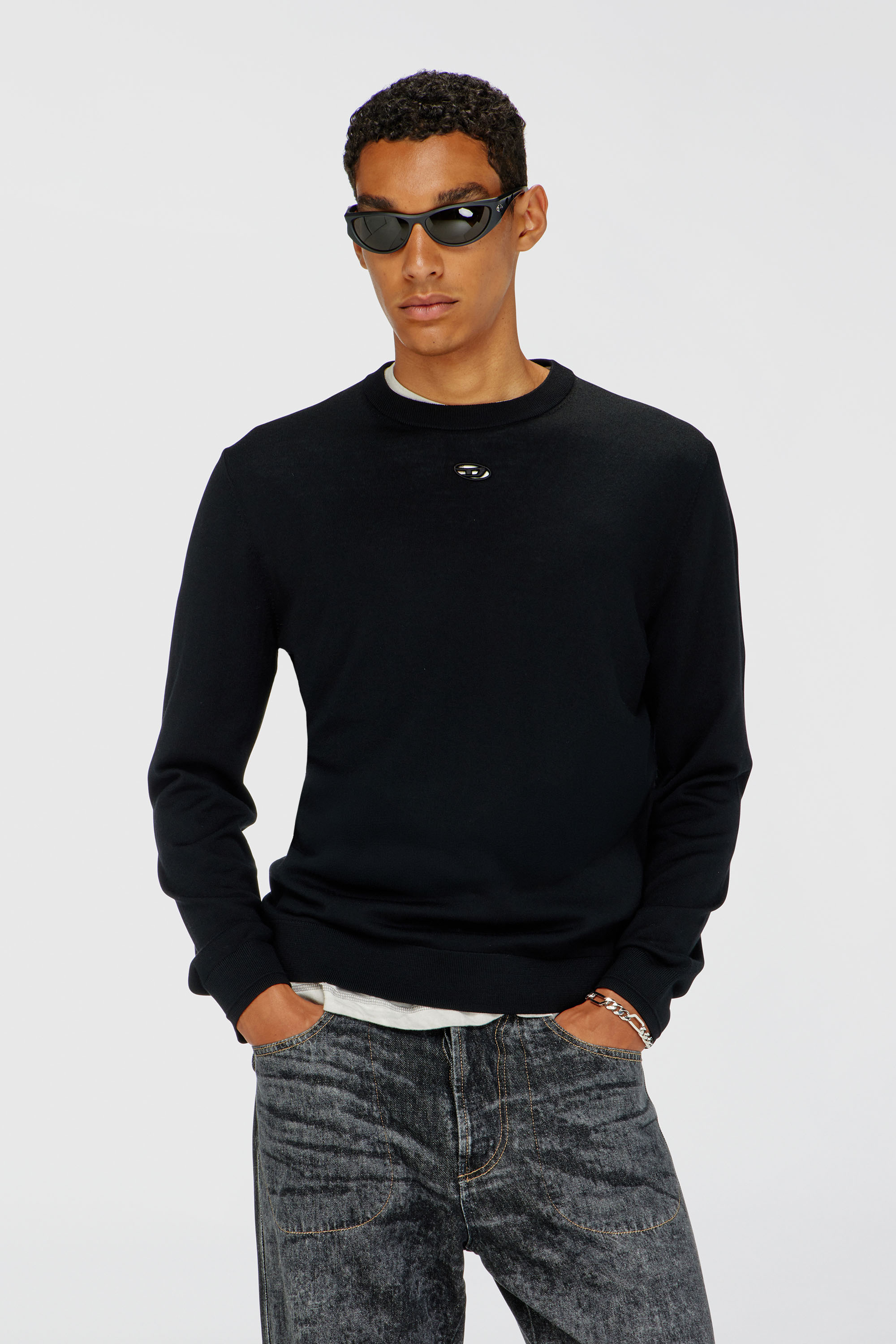 Diesel - K-VALIAM, Pull en laine avec logo cut-out Homme in Noir - 1