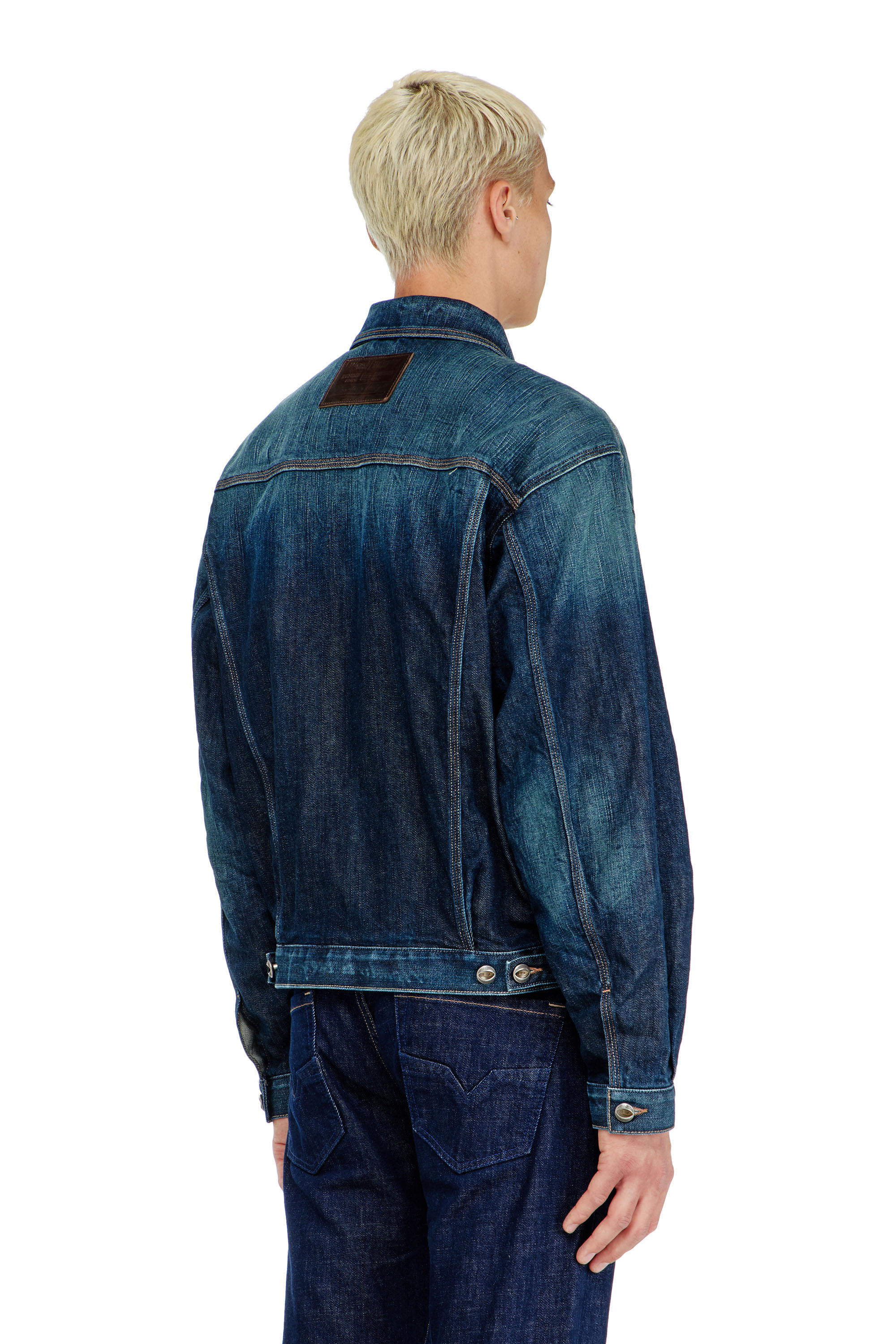 Diesel - D-DENVER-CL, Unisex Trucker-Jacke aus selvedge denim in Dunkelblau - 4
