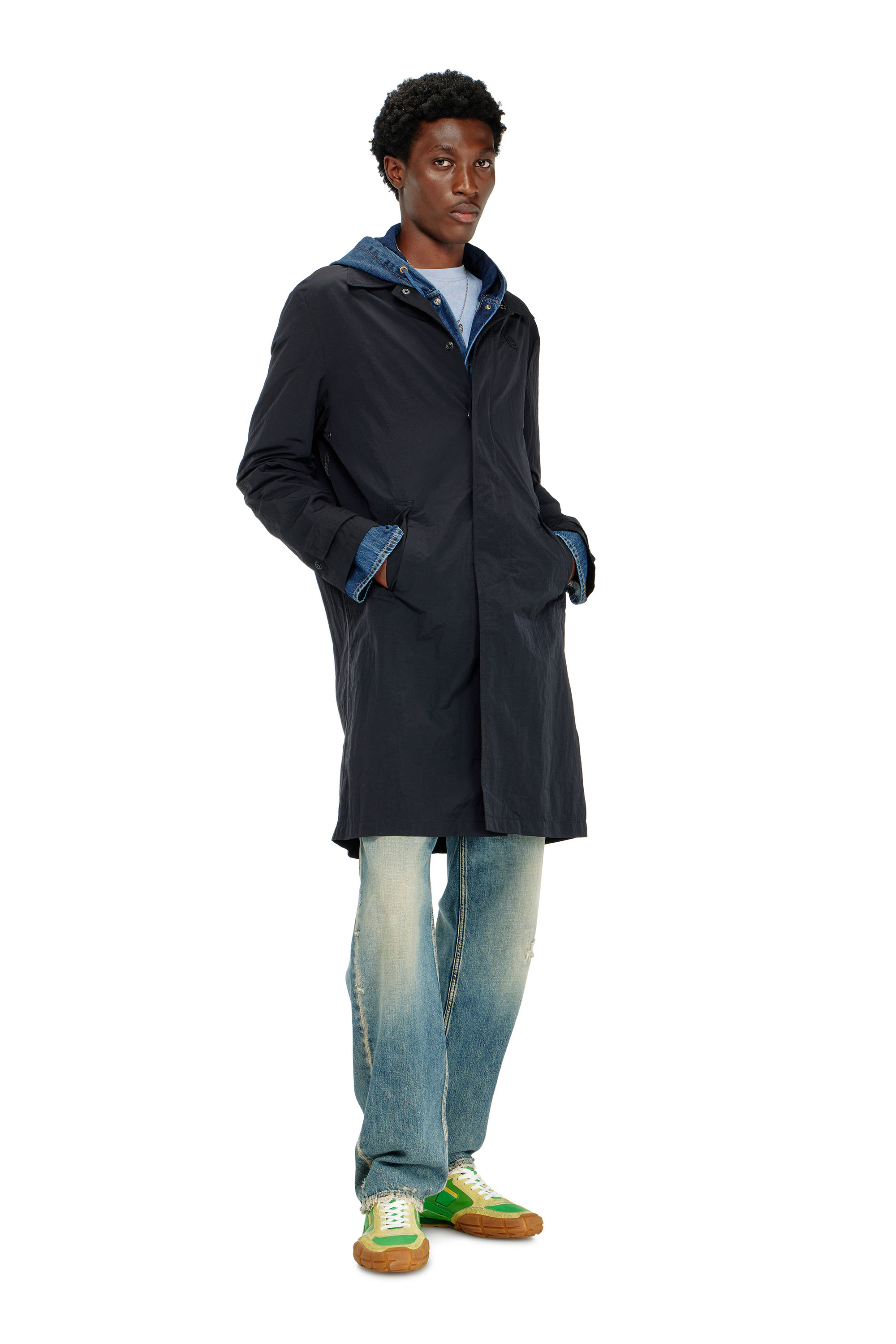 Diesel - J-BURHAT, Manteau en nylon &agrave; finition froiss&eacute;e brillante Homme in Noir - 2