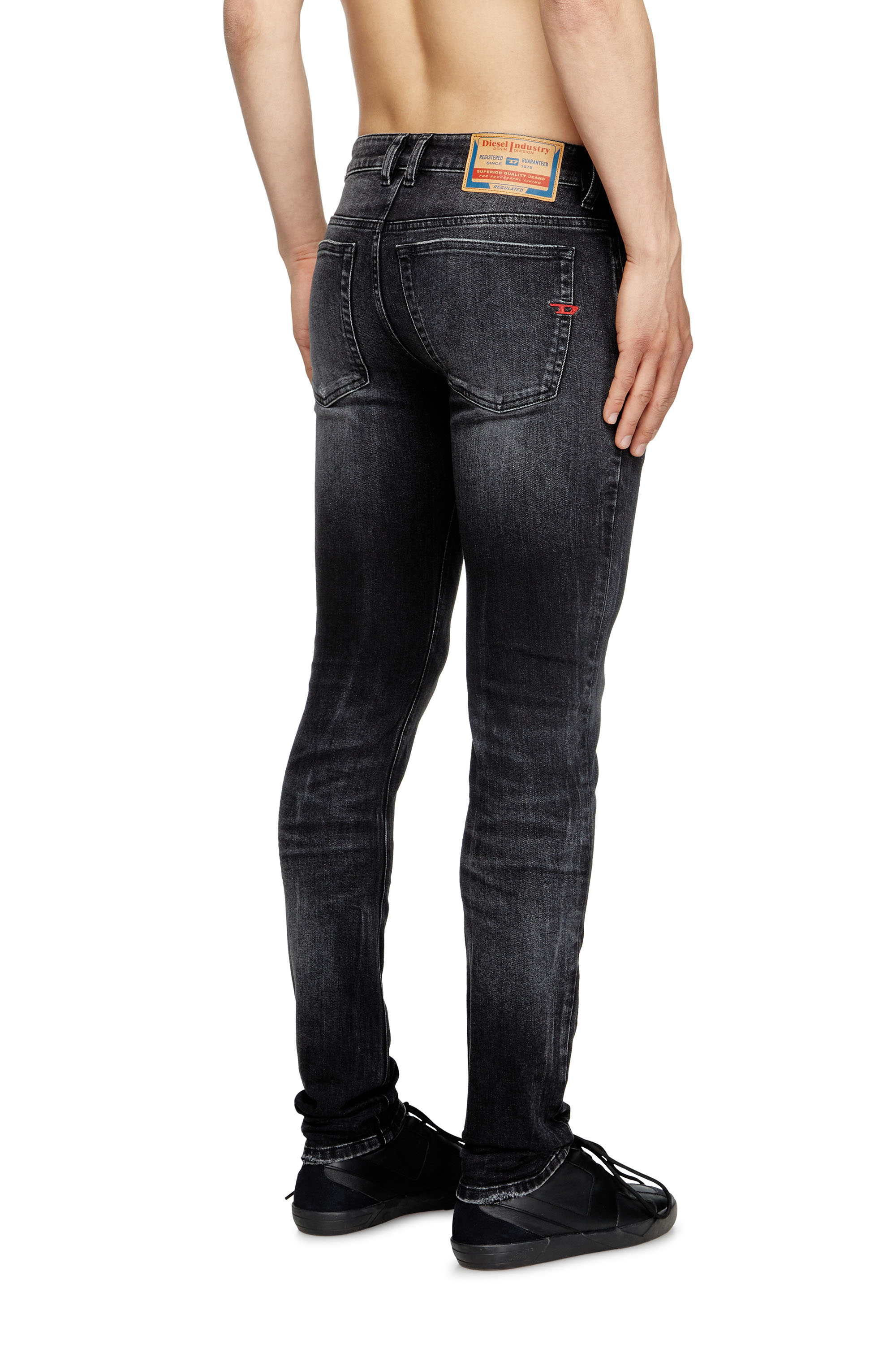 Diesel - Skinny Jeans 1979 Sleenker 0DBDP Uomo, Nero/Grigio scuro - Image 4