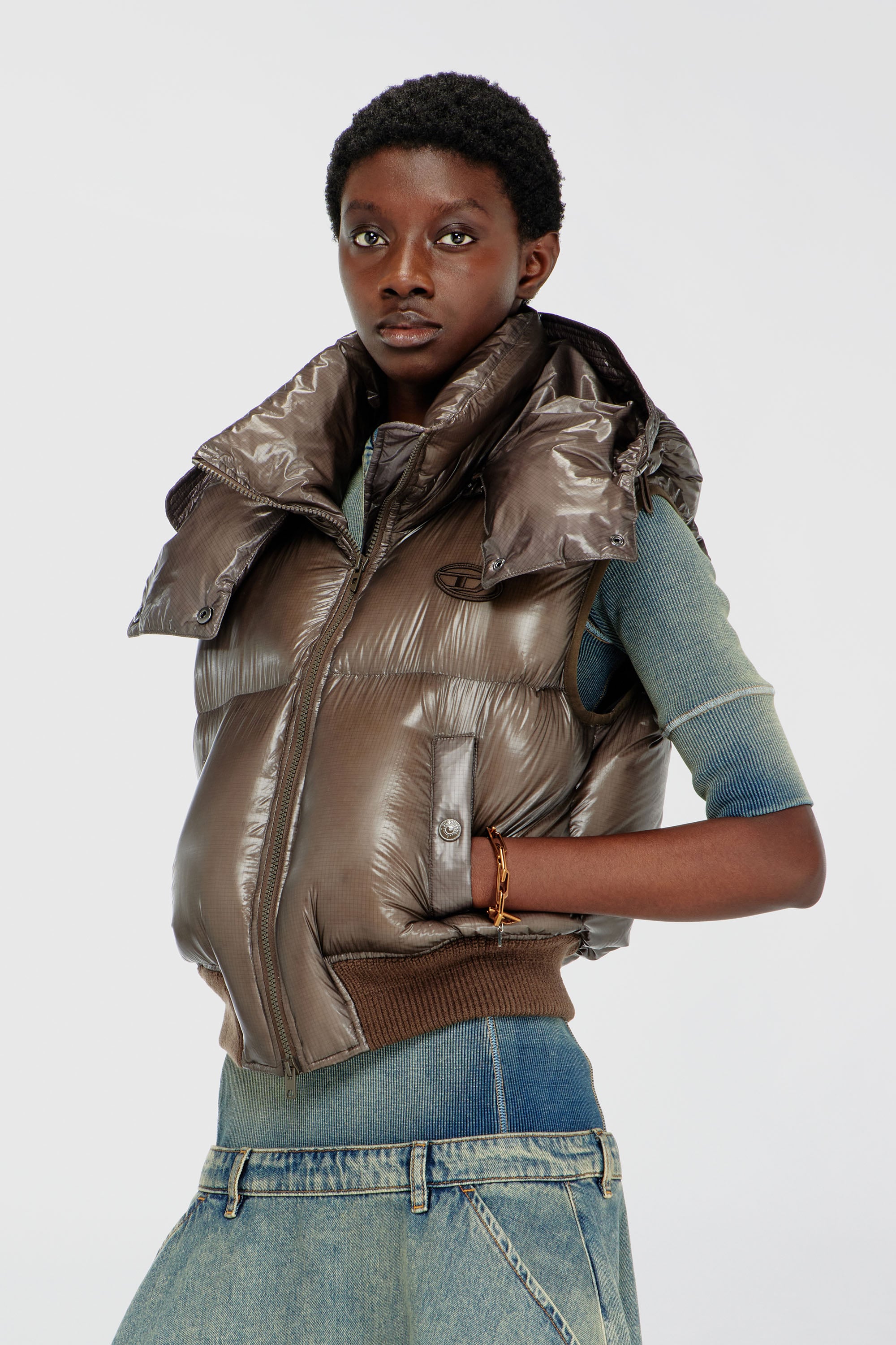 Diesel - W-PEYT-SSL-NEW-T1, Doudoune sans manches en ripstop avec capuche amovible Femme in Marron - 1