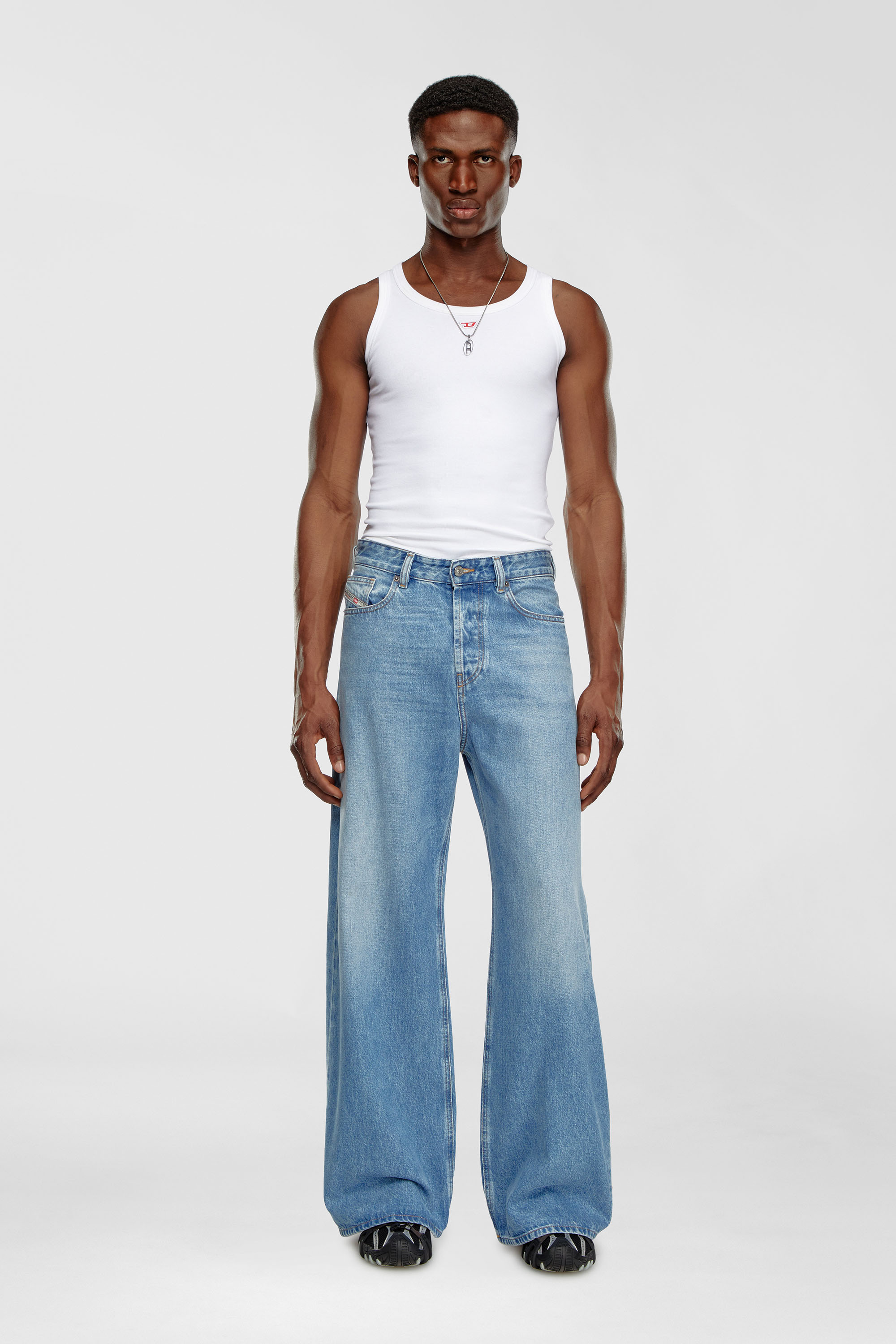 Diesel - Unisex's Relaxed Jeans 1996 D-Sire 09I29, Light Blue - 1