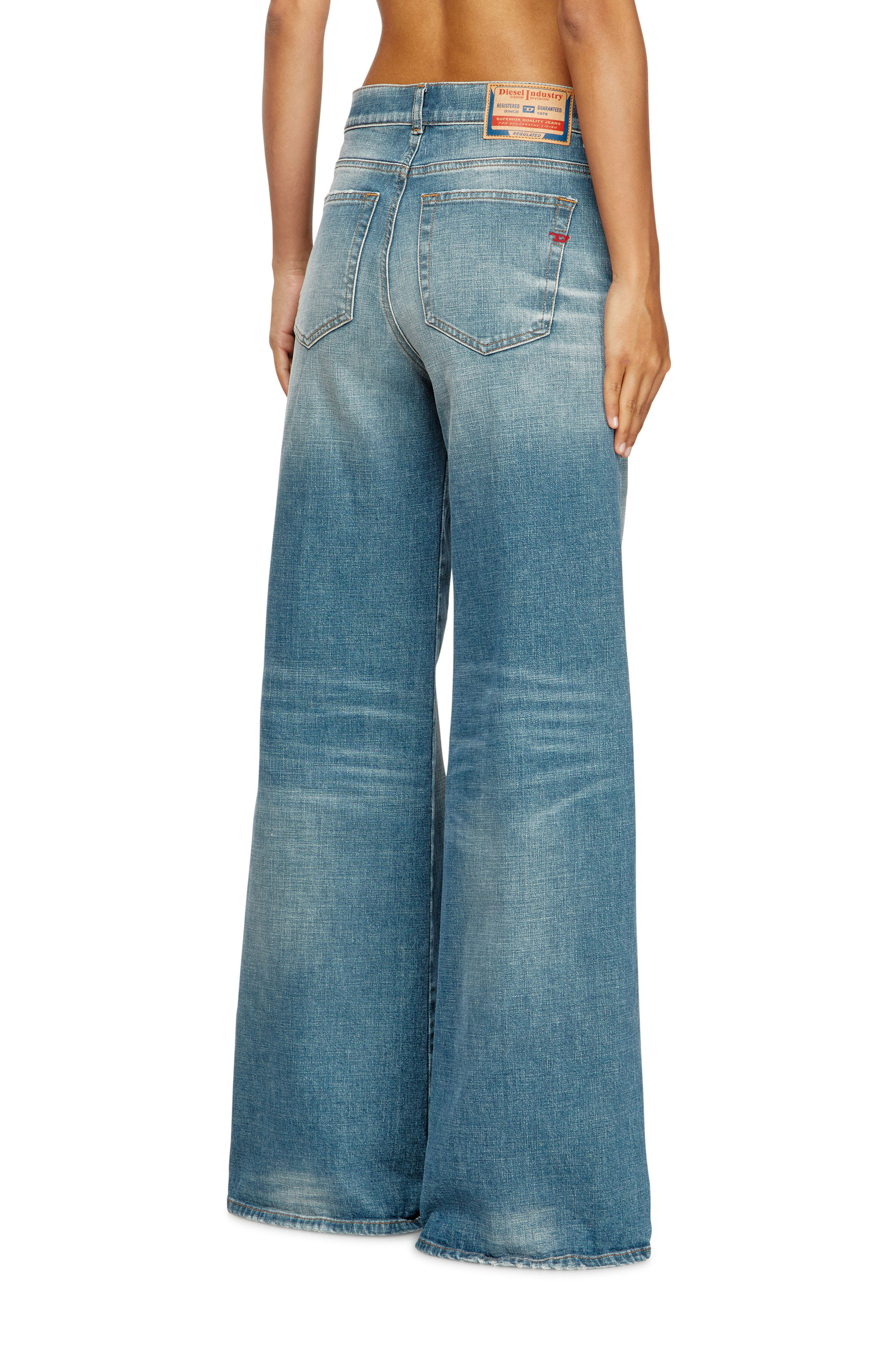 Diesel - Flare Jeans 1978 D-Akemi 09M58 Femme, Bleu moyen - Image 4