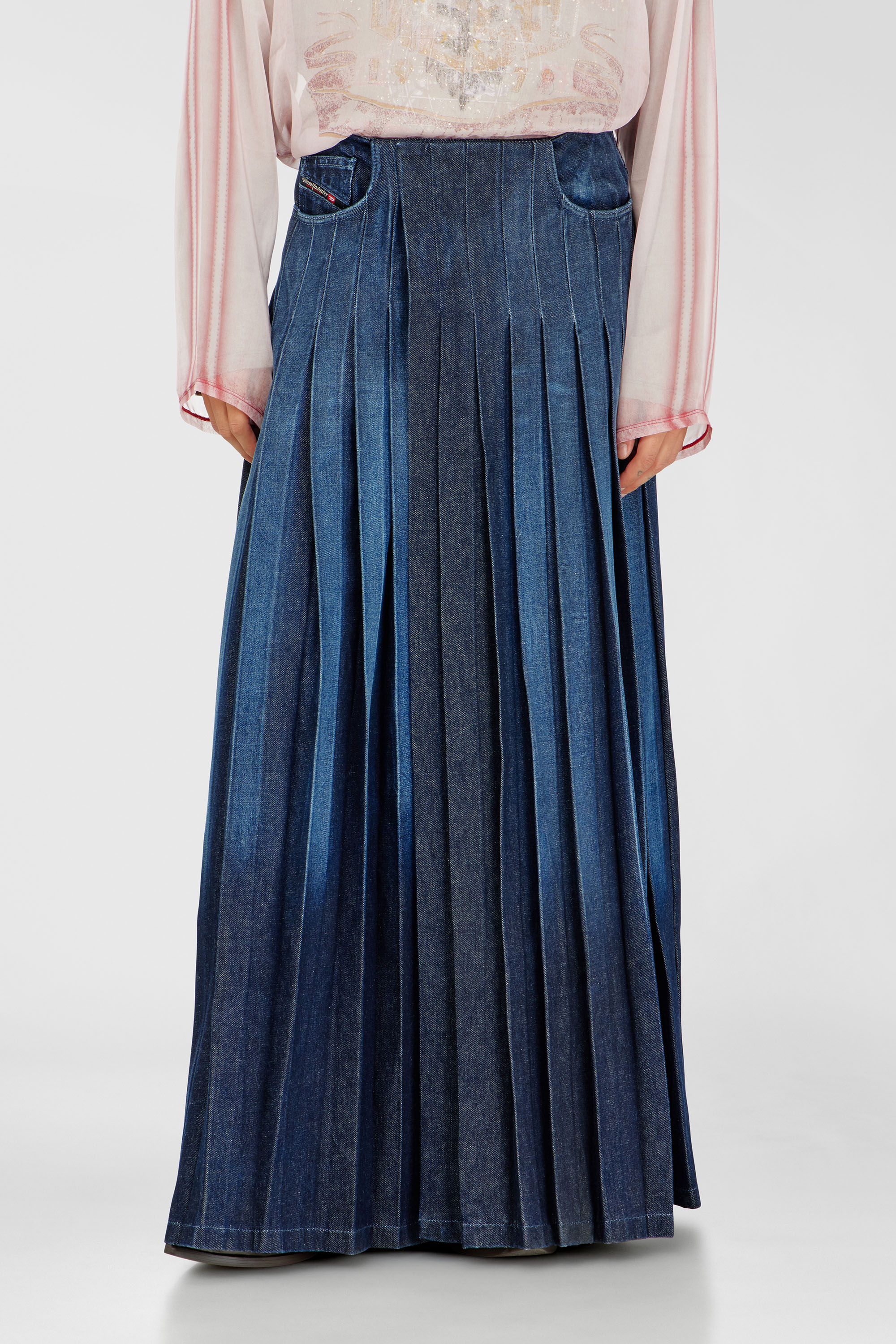 Diesel - D-QUILTY-FSJ1, Gonna lunga wrap in denim pliss&eacute; Unisex in Blu - 3