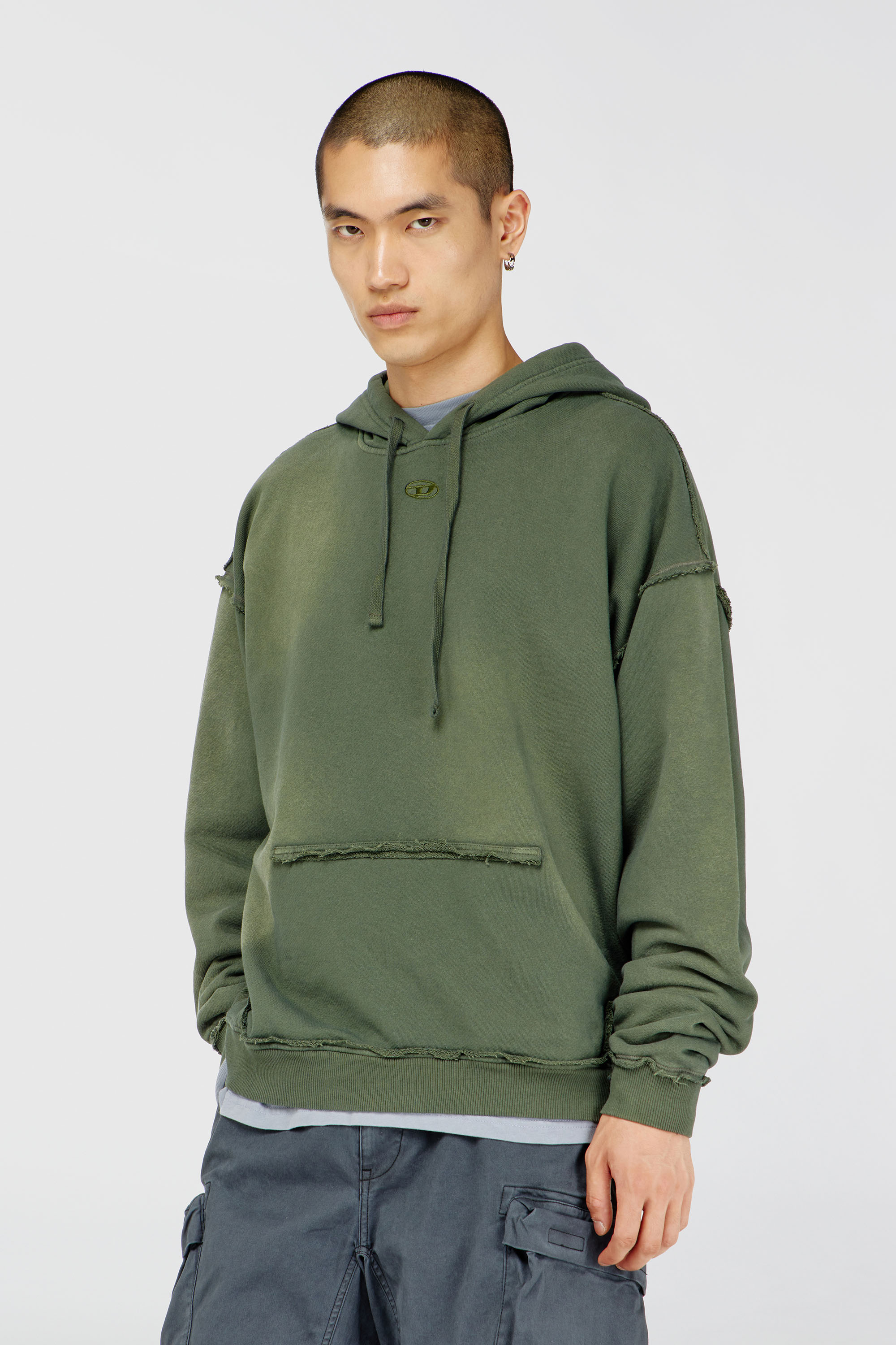 Diesel - S-POCK-HOOD, Sweat &agrave; capuche en coton d&eacute;lav&eacute; avec d&eacute;tails effiloch&eacute;s Homme in Vert - 3