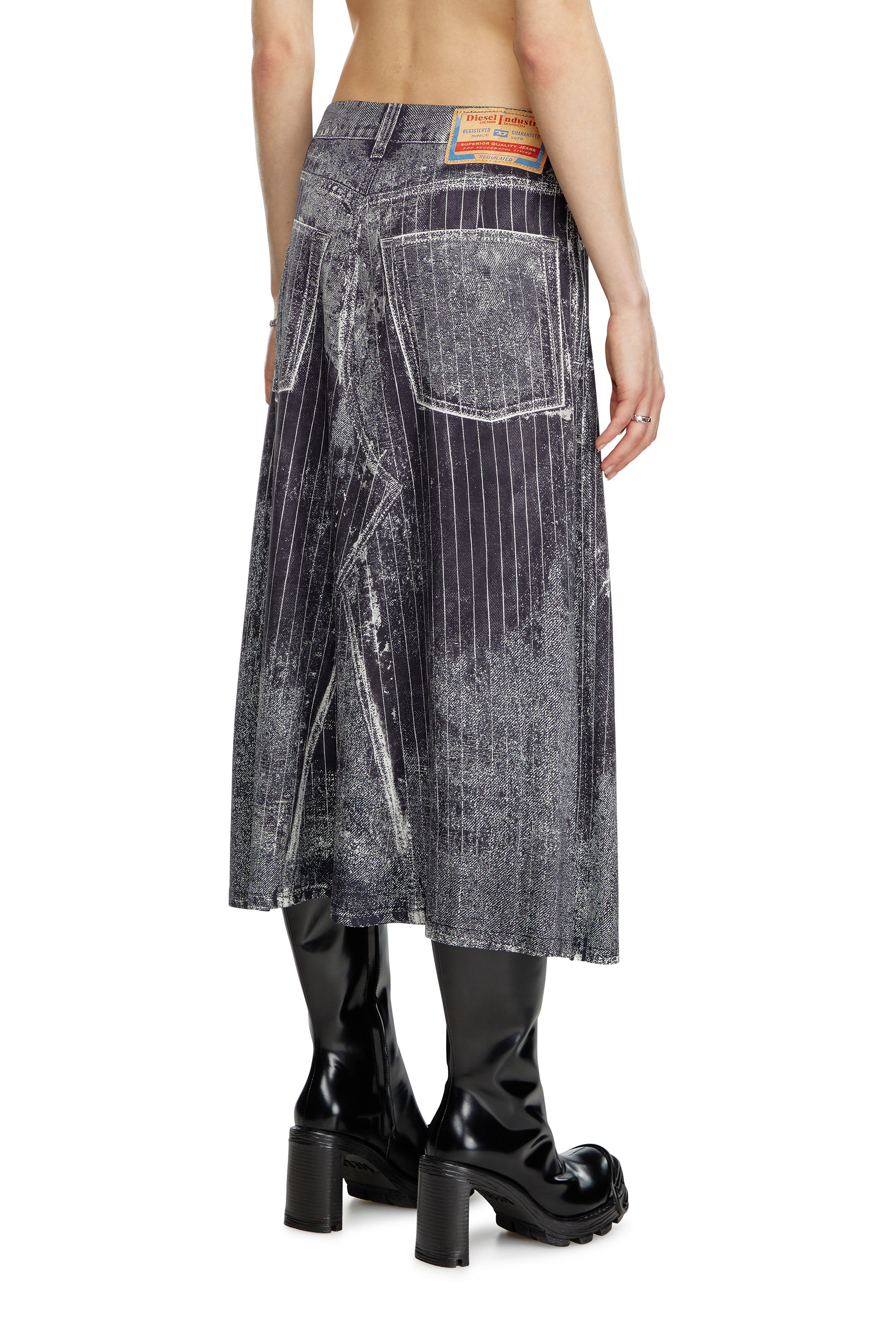 Diesel - O-HANNA, Femme Jupe en satin avec imprimé de denim à fines rayures in Noir - Image 3