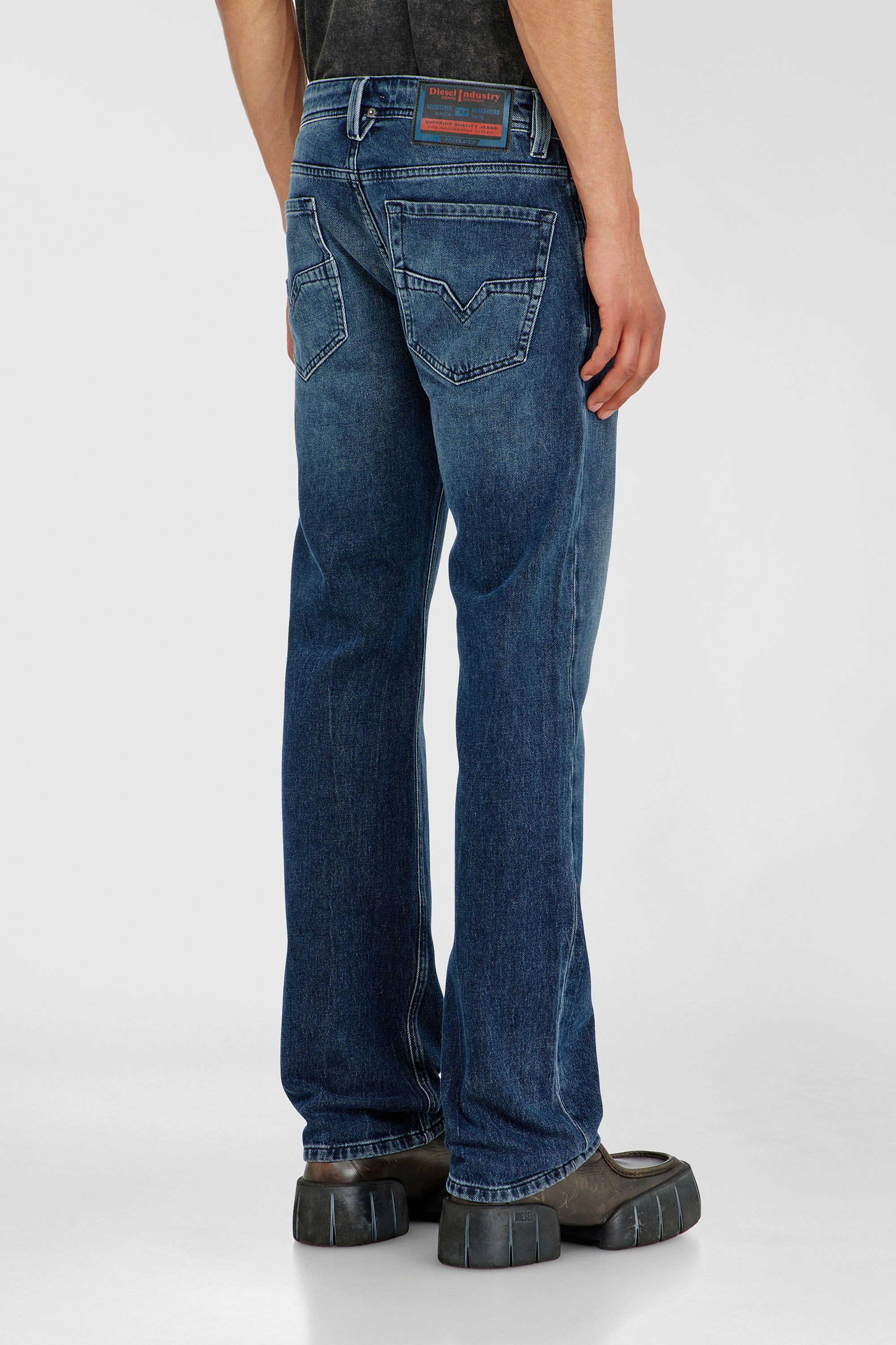Diesel - Regular Jeans 1985 Larkee 0KBBM Uomo, Blu Scuro - Image 5