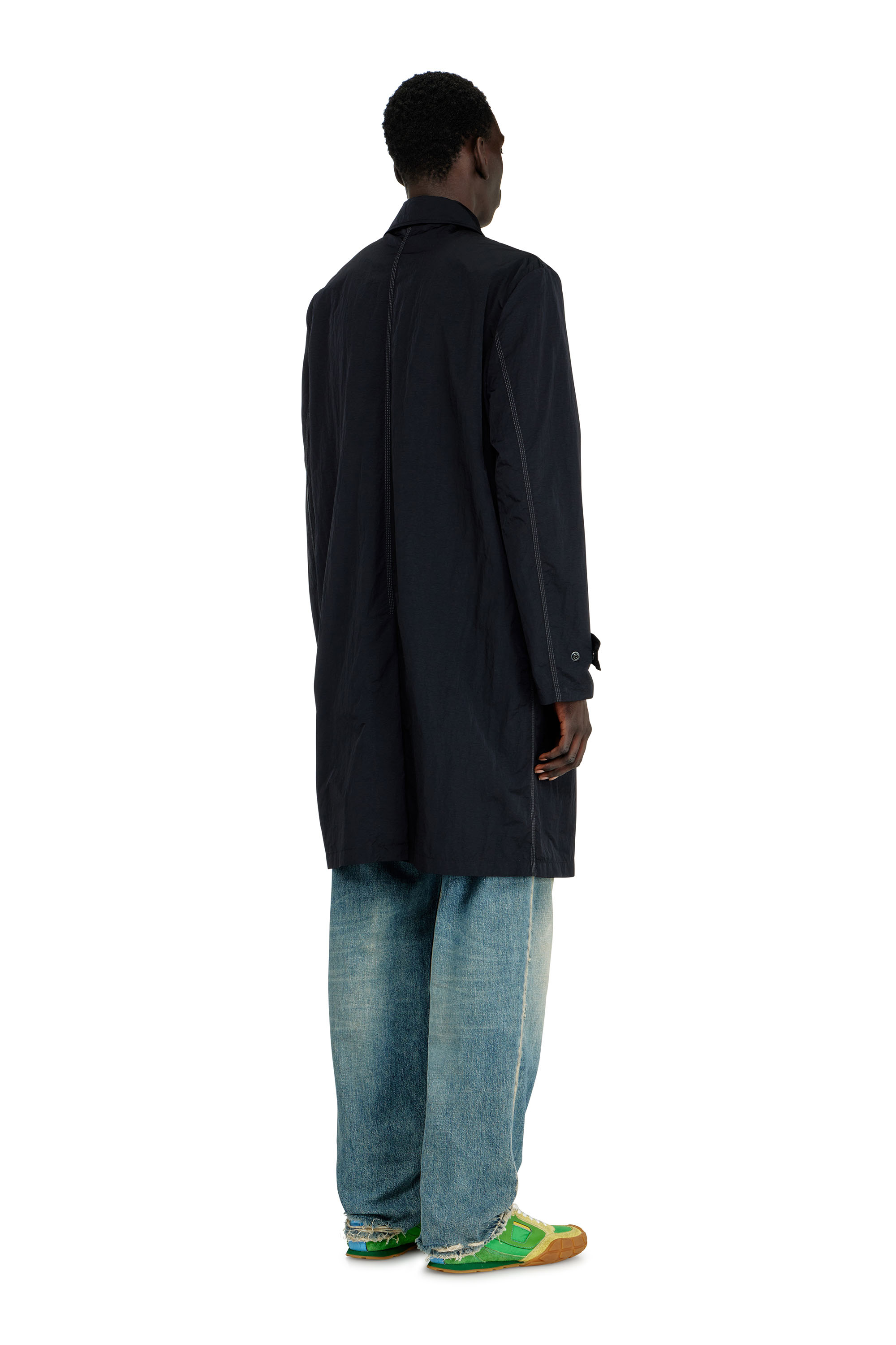 Diesel - J-BURHAT, Manteau en nylon &agrave; finition froiss&eacute;e brillante Homme in Noir - 4