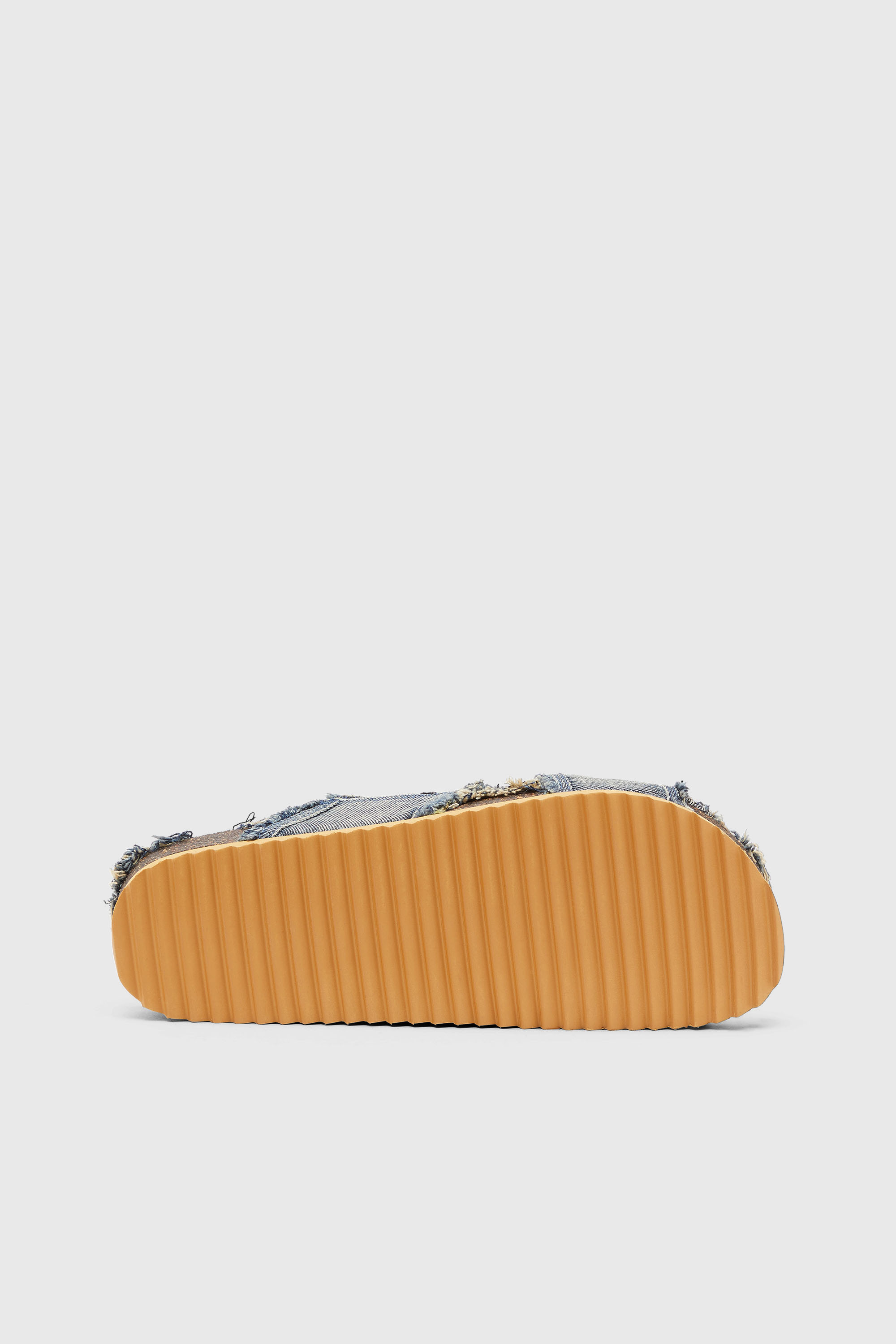 Diesel - D-WOODSTOCK CROSS, D-Woodstock-Crossover mules en denim effiloch&eacute; Homme in Bleu - 5