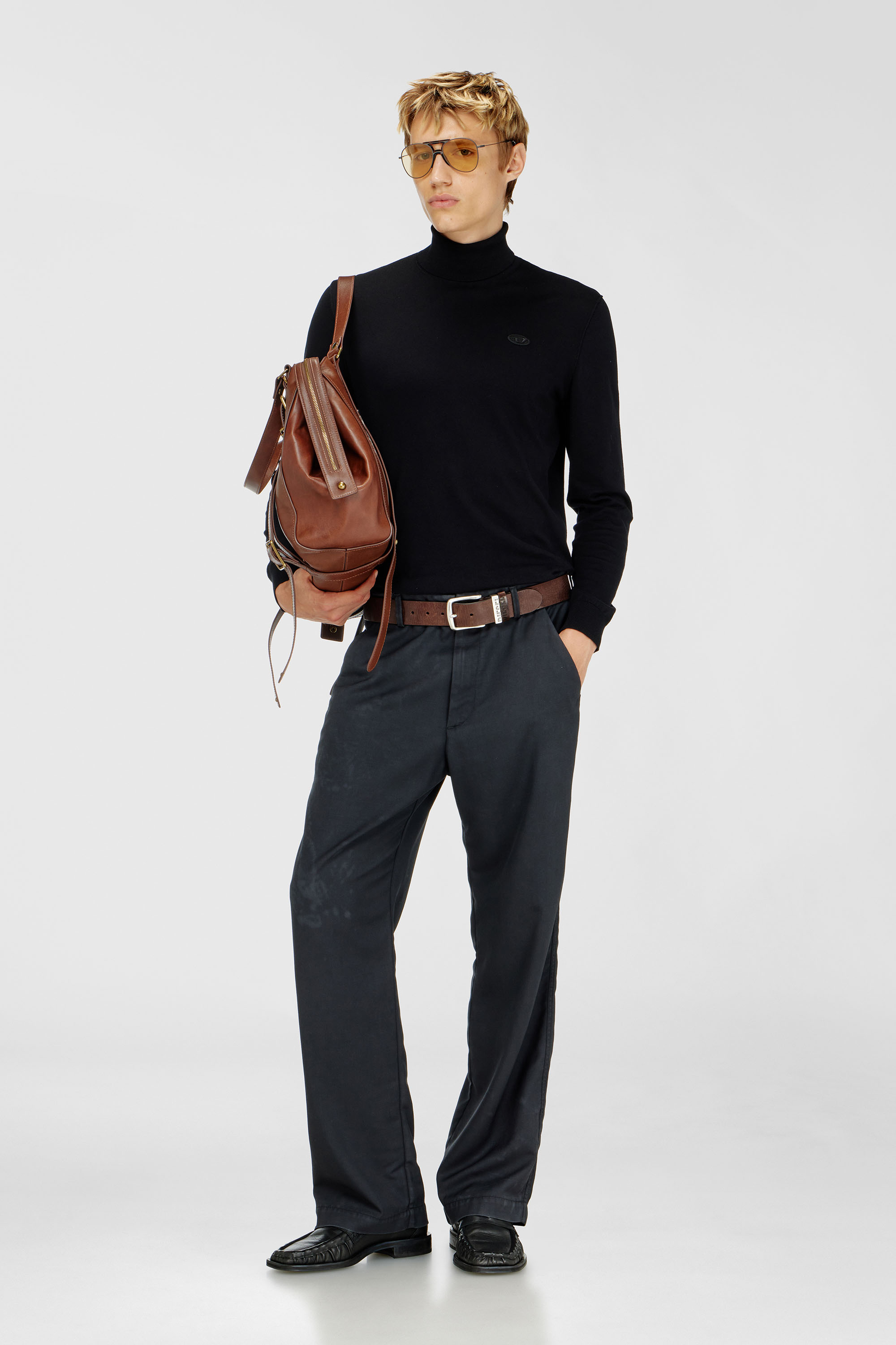 Diesel - K-FREEX-LUP-TAG-T92, Col roul&eacute; en coton avec patch logo Oval D Homme in Noir - 2
