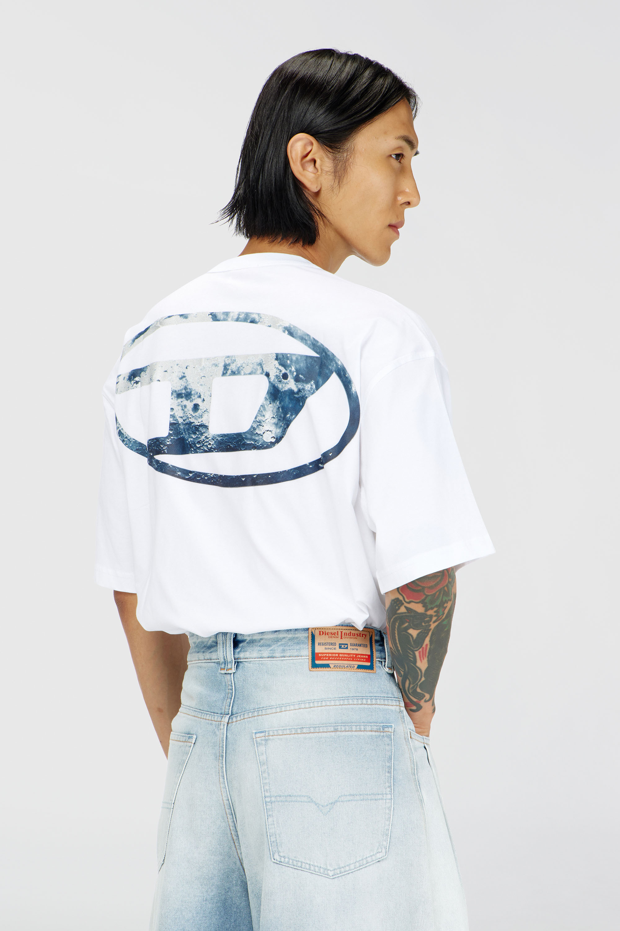 Diesel - T-WASH-MOON-T92, T-shirt in cotone con logo Oval D e grafica Uomo in Bianco - 4