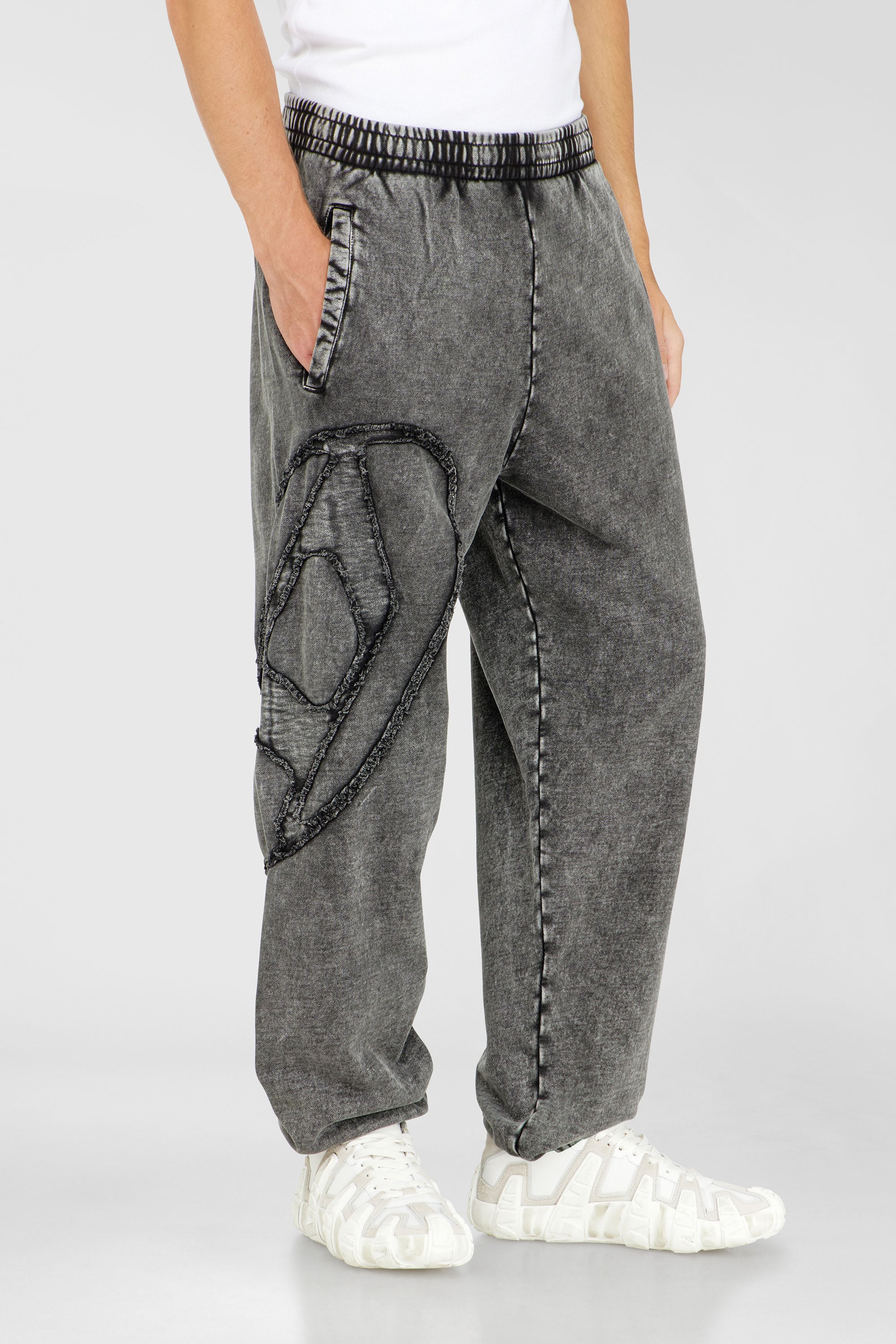 Diesel - P-MARKY-DEN, Pantaloni in cotone biologico con patch Oval D Uomo in Grigio - 1