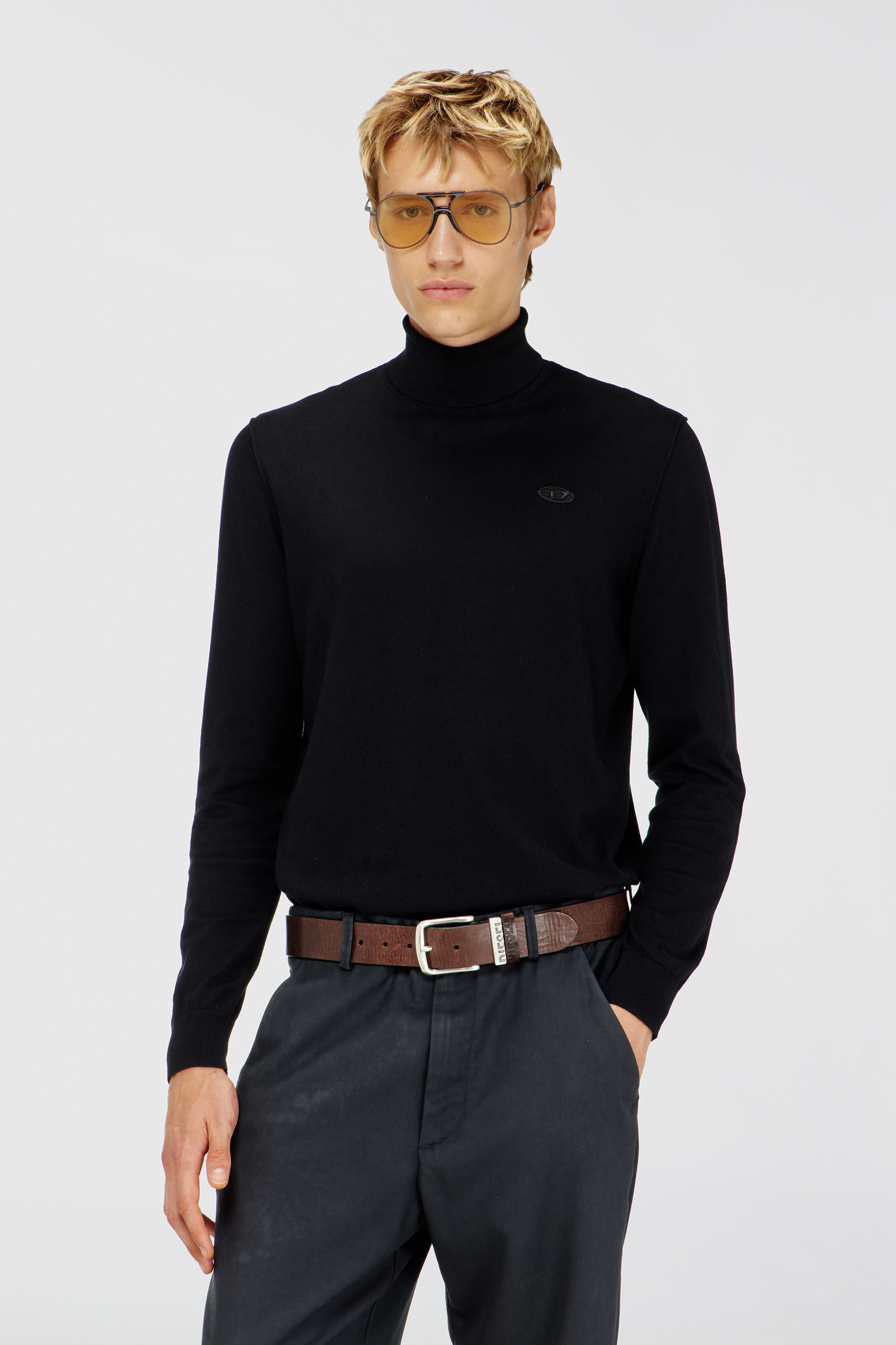 Diesel - K-FREEX-LUP-TAG-T92, Col roul&eacute; en coton avec patch logo Oval D Homme in Noir - 1