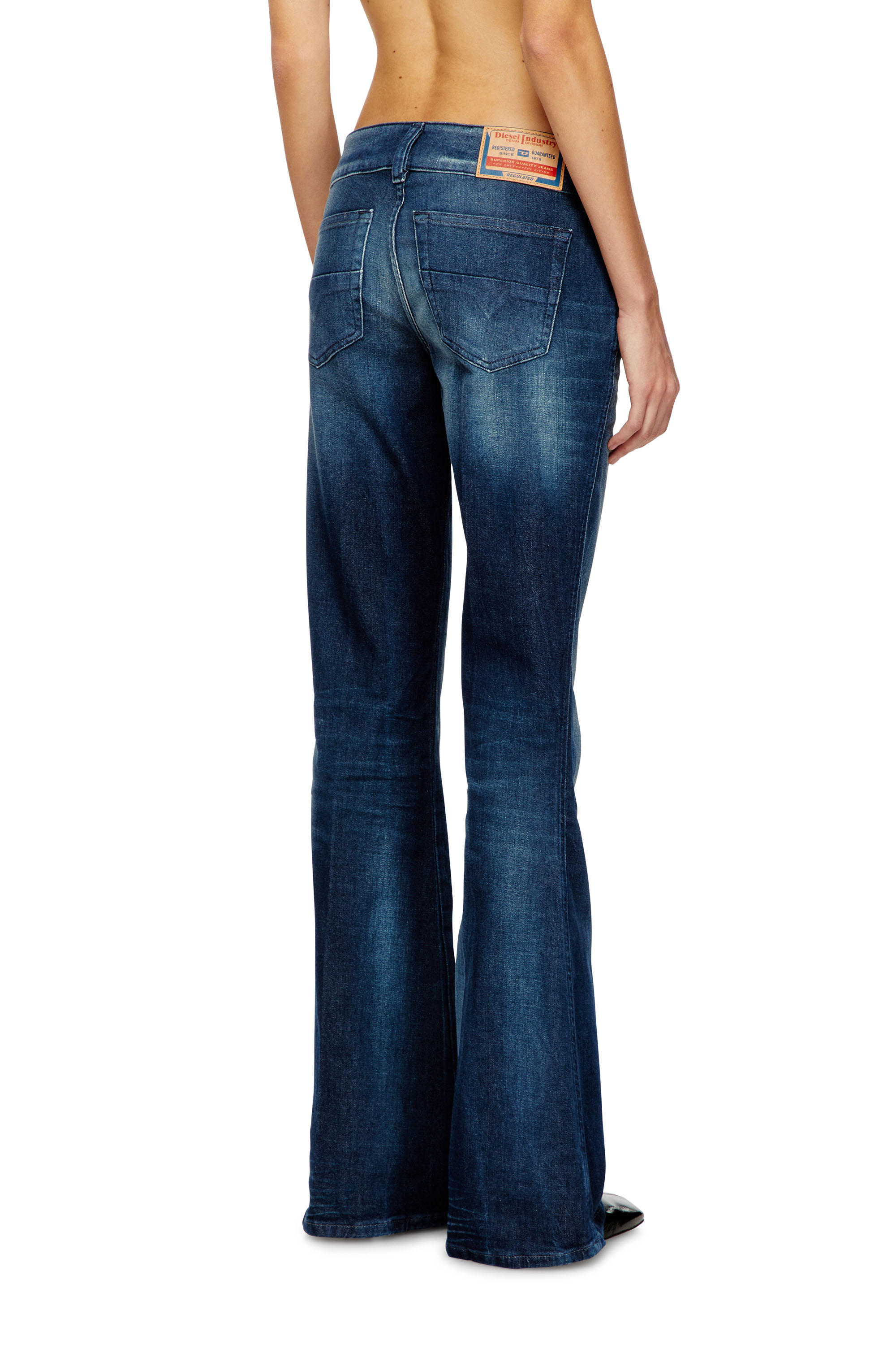 Diesel - Bootcut Jeans D-Hush 0ADBQ Femme, Bleu - Image 4