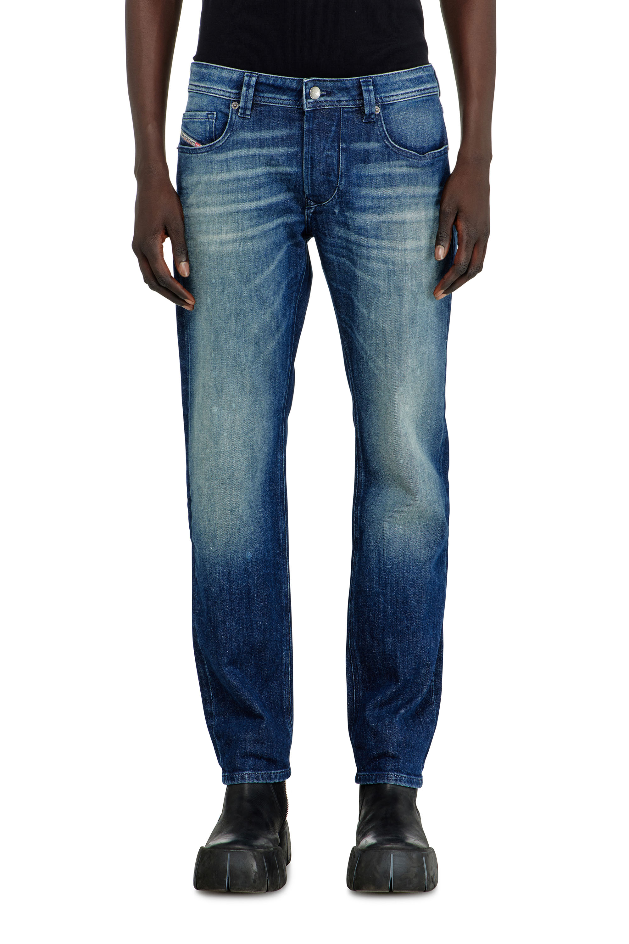 Diesel - Regular Jeans 1986 Larkee-Beex 0KBBR Uomo, Blu Scuro - Image 4