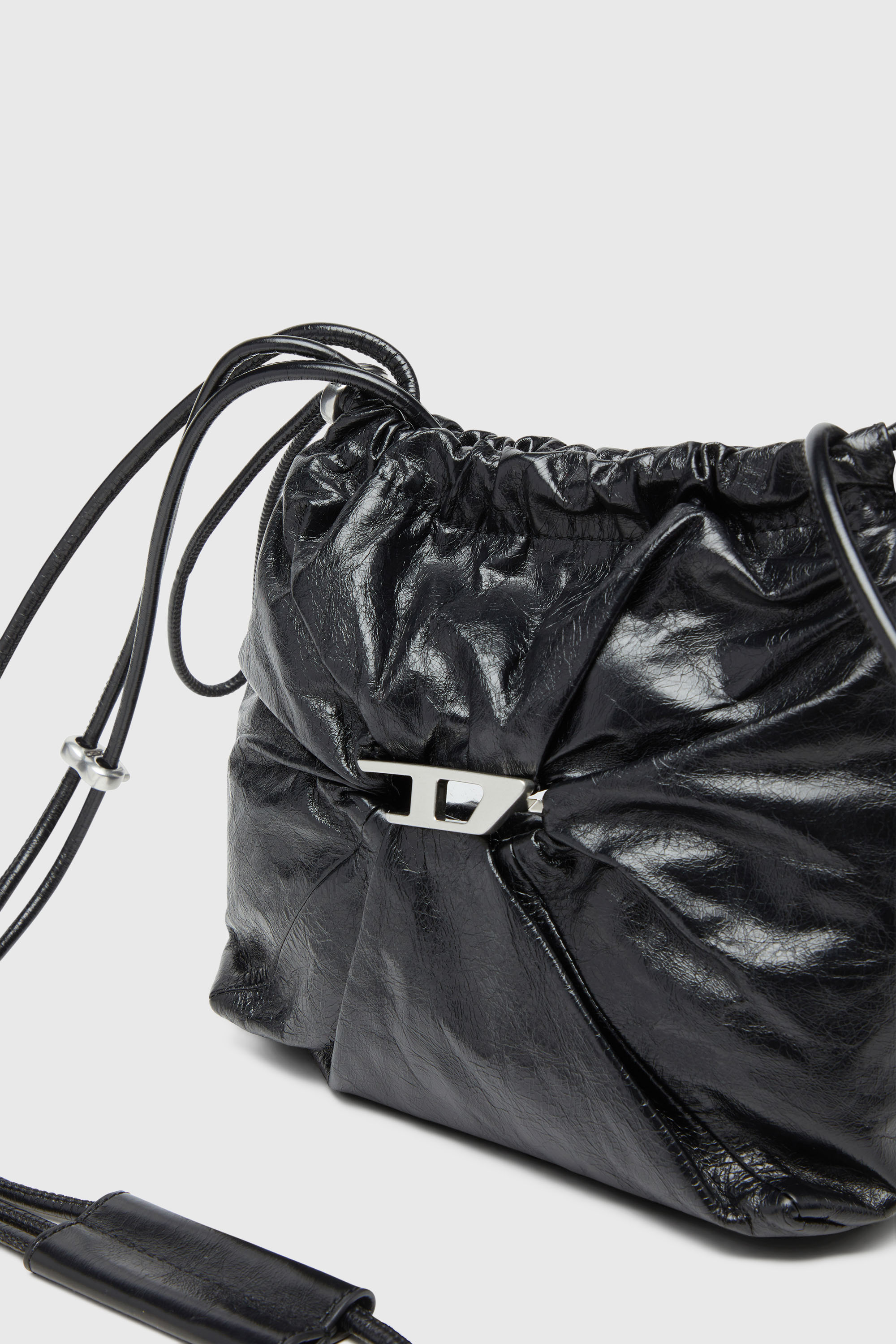 Diesel - SCRUNCH-D BUCKET, Damen Scrunch-D-Beuteltasche aus gl&auml;nzendem zerknittertem Leder in Schwarz - 6