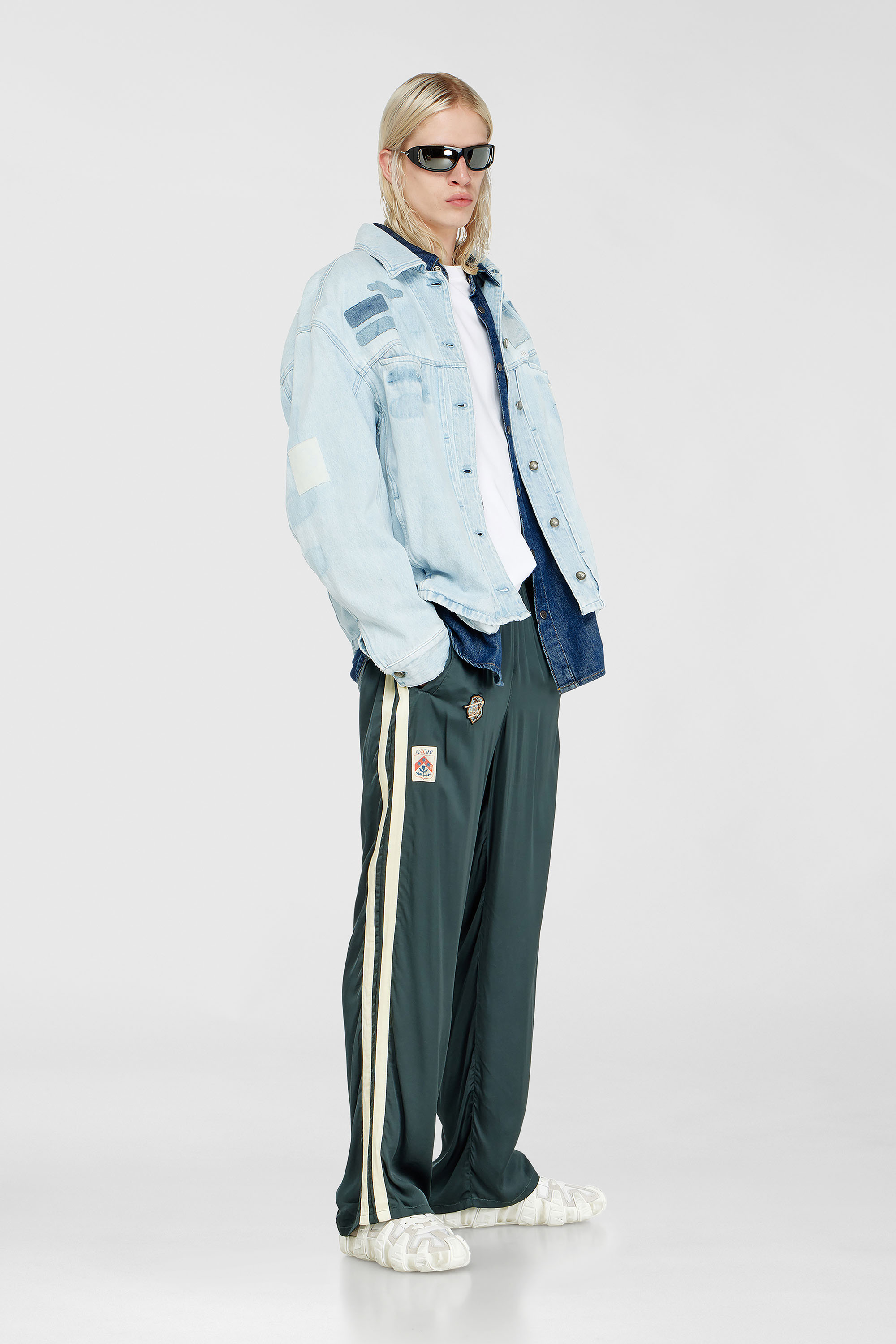 Diesel - P-ANNU, Pantalon de surv&ecirc;tement en satin avec patchs Homme in Vert - 1
