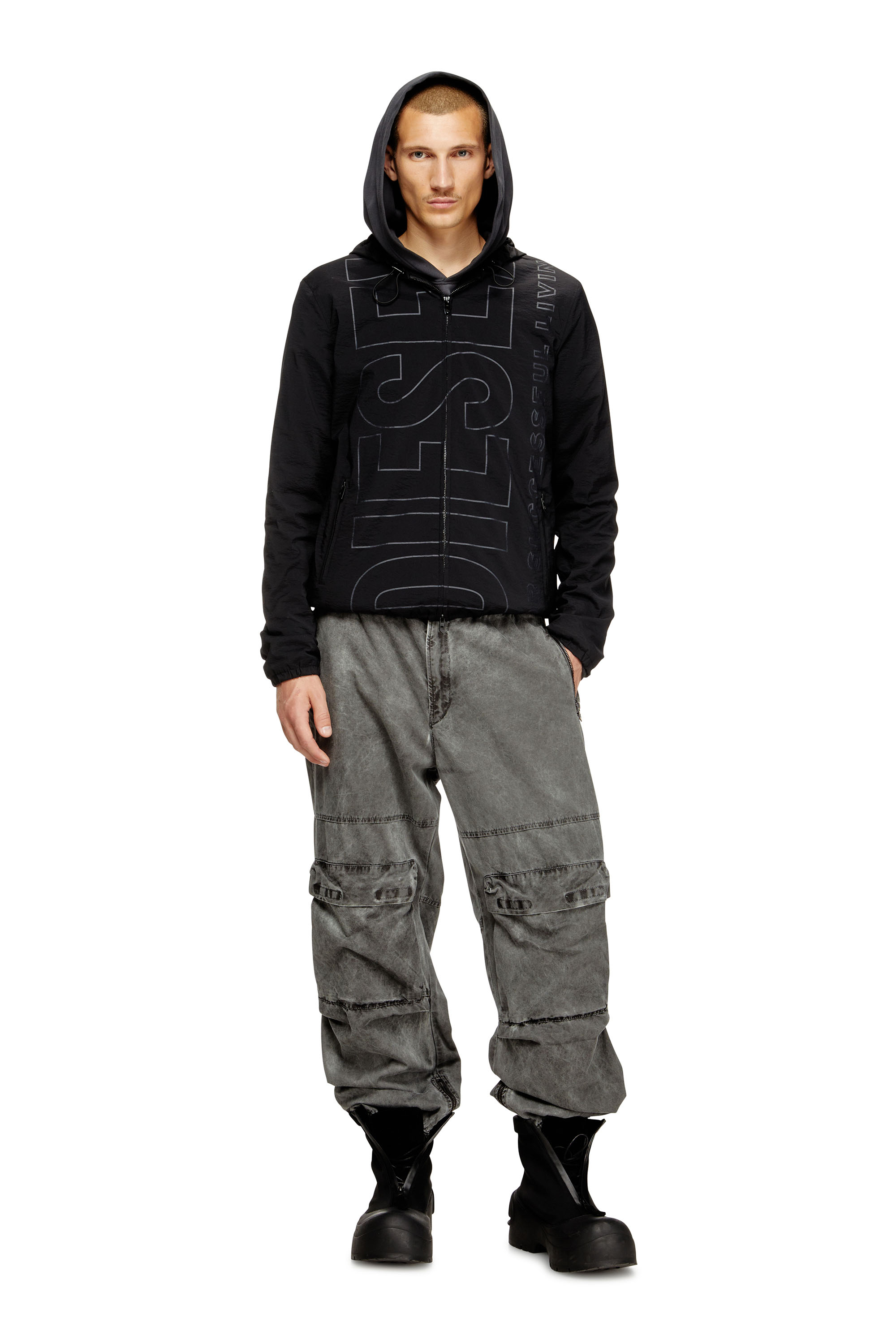 Diesel - J-ANDREW, Veste en nylon avec logo en contour Homme in Noir - 2