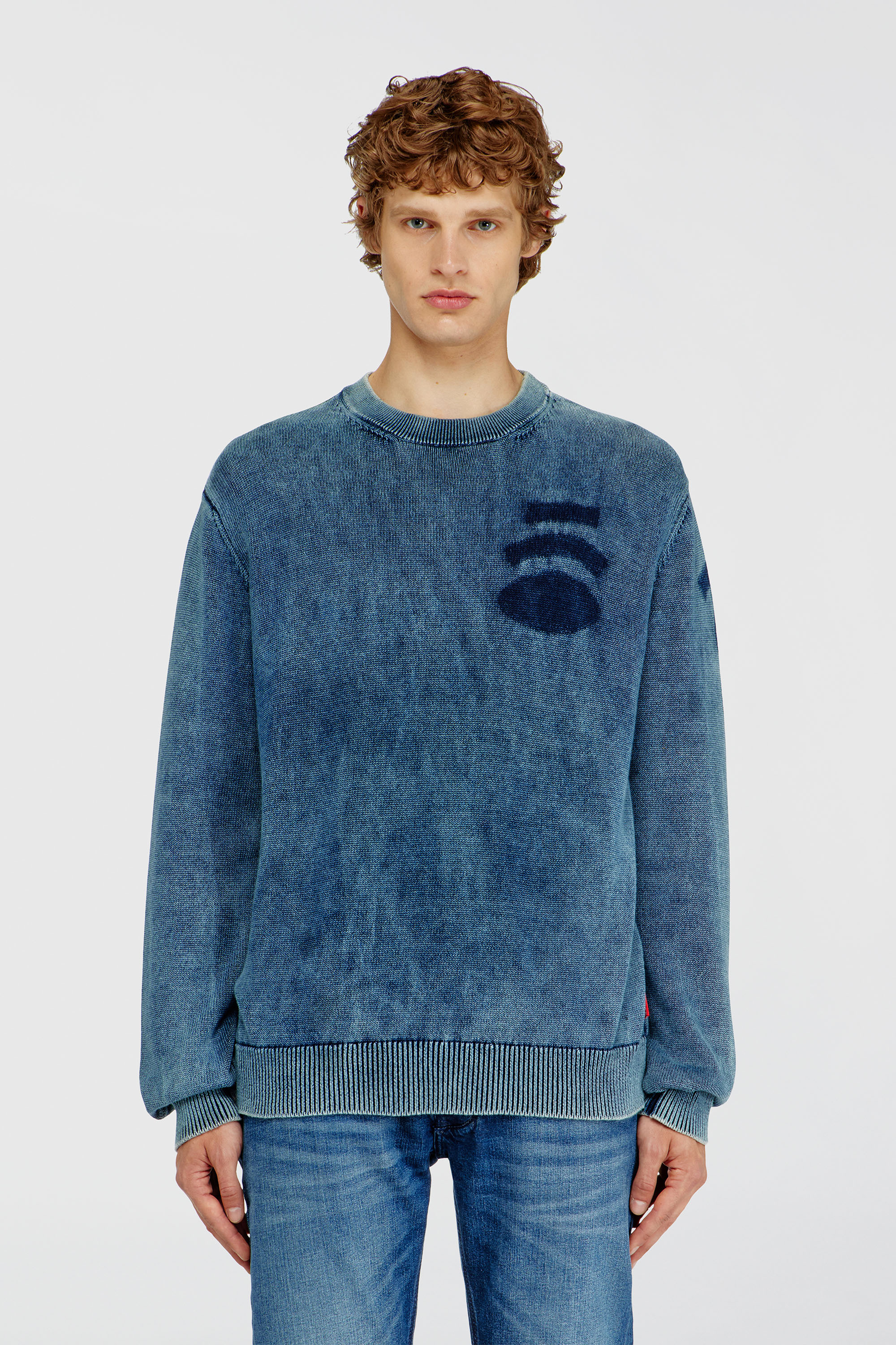 Diesel - K-PERNE, Maglione effetto denim con dettagli patch Uomo in Blu - 3